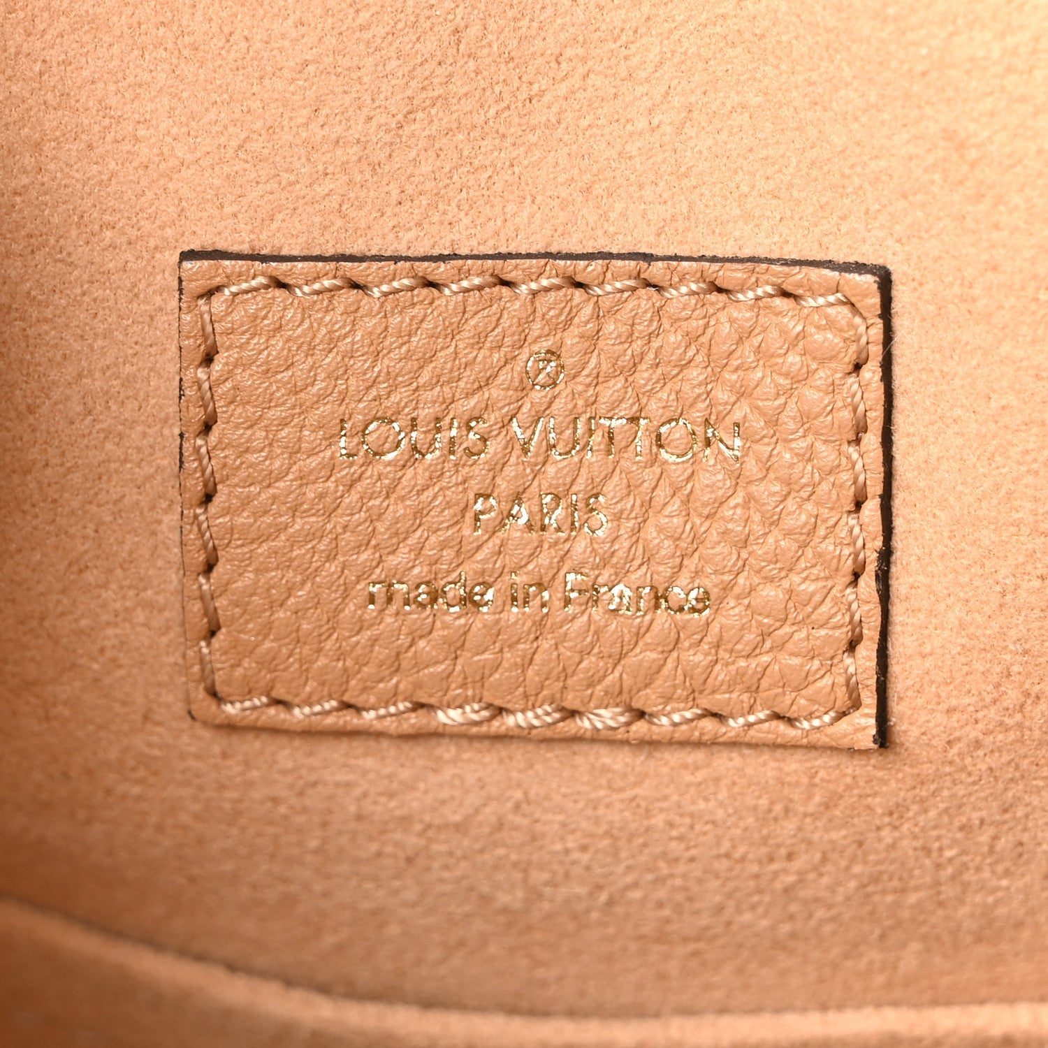 Calfskin Lockme Bucket MM Arizona Beige