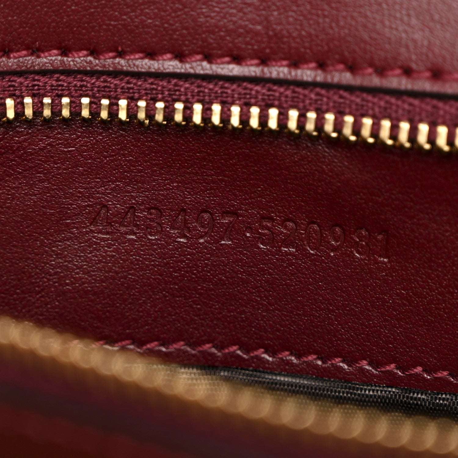Calfskin Matelasse Medium GG Marmont Shoulder Bag Rosso Ancora Red
