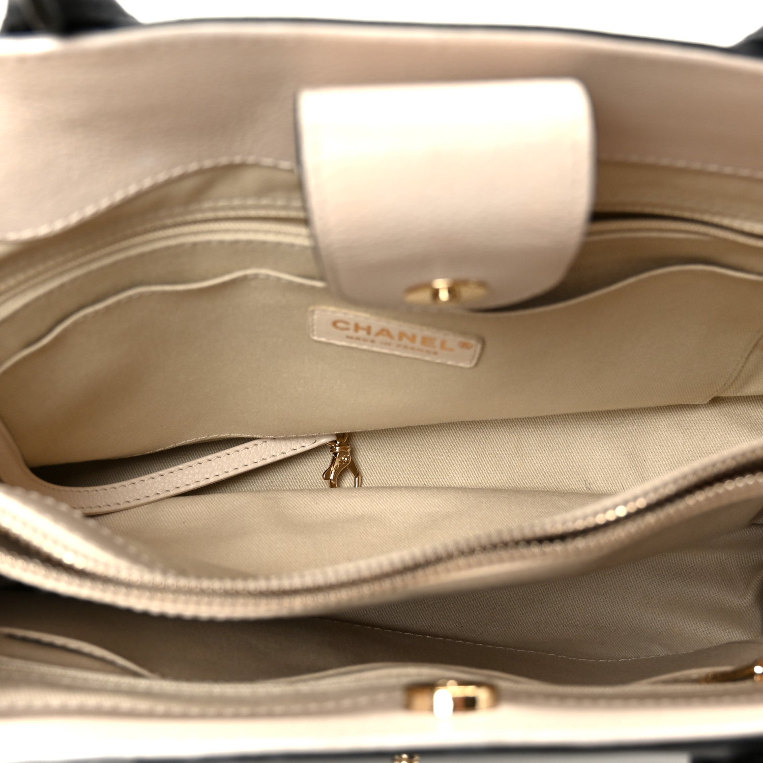 Grained Calfskin Small Bi-Color Neo Executive Shopper Tote Black Beige