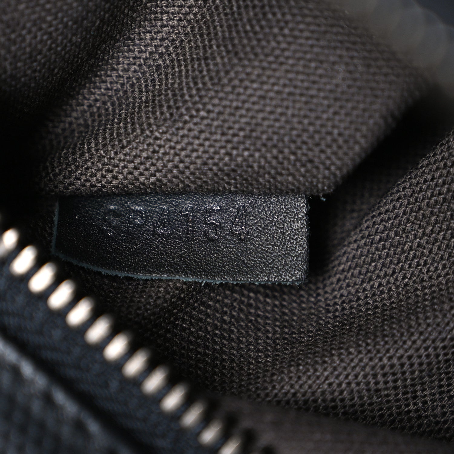 Damier Infini District Messenger Onyx