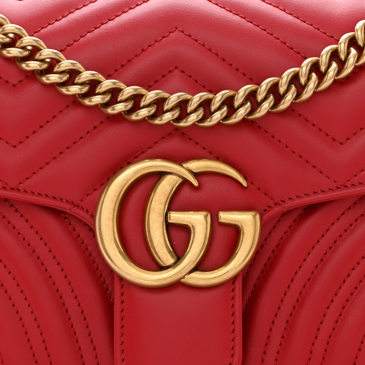 Calfskin Matelasse Small GG Marmont Shoulder Bag Hibiscus Red