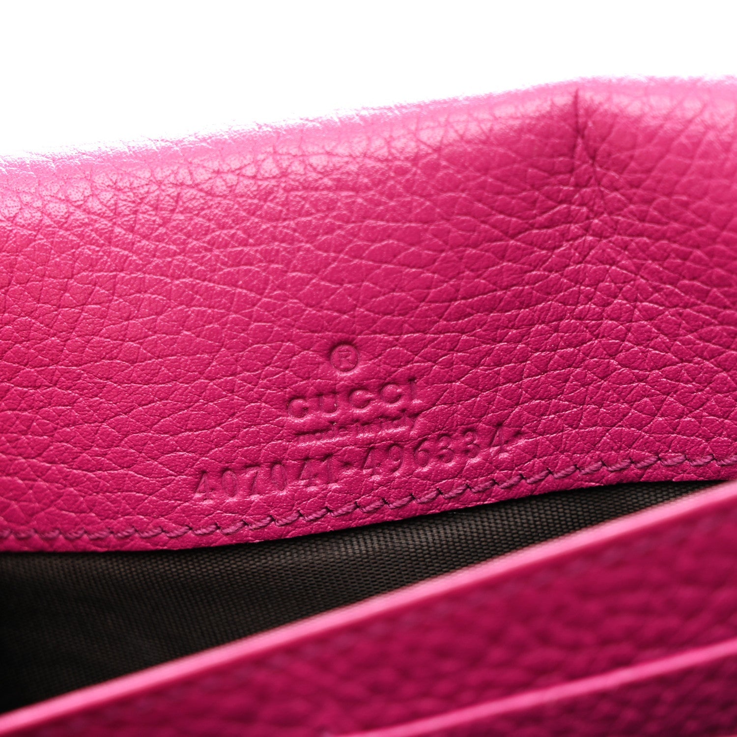 Pebbled Calfskin Soho Wallet on Chain Bright Bougainvillea