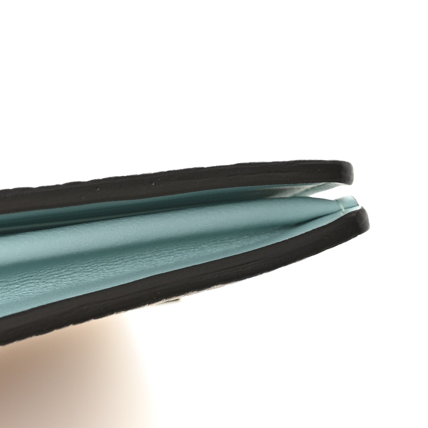 Taurillon LV Vertical Capucines Wallet Galet Aquamarine