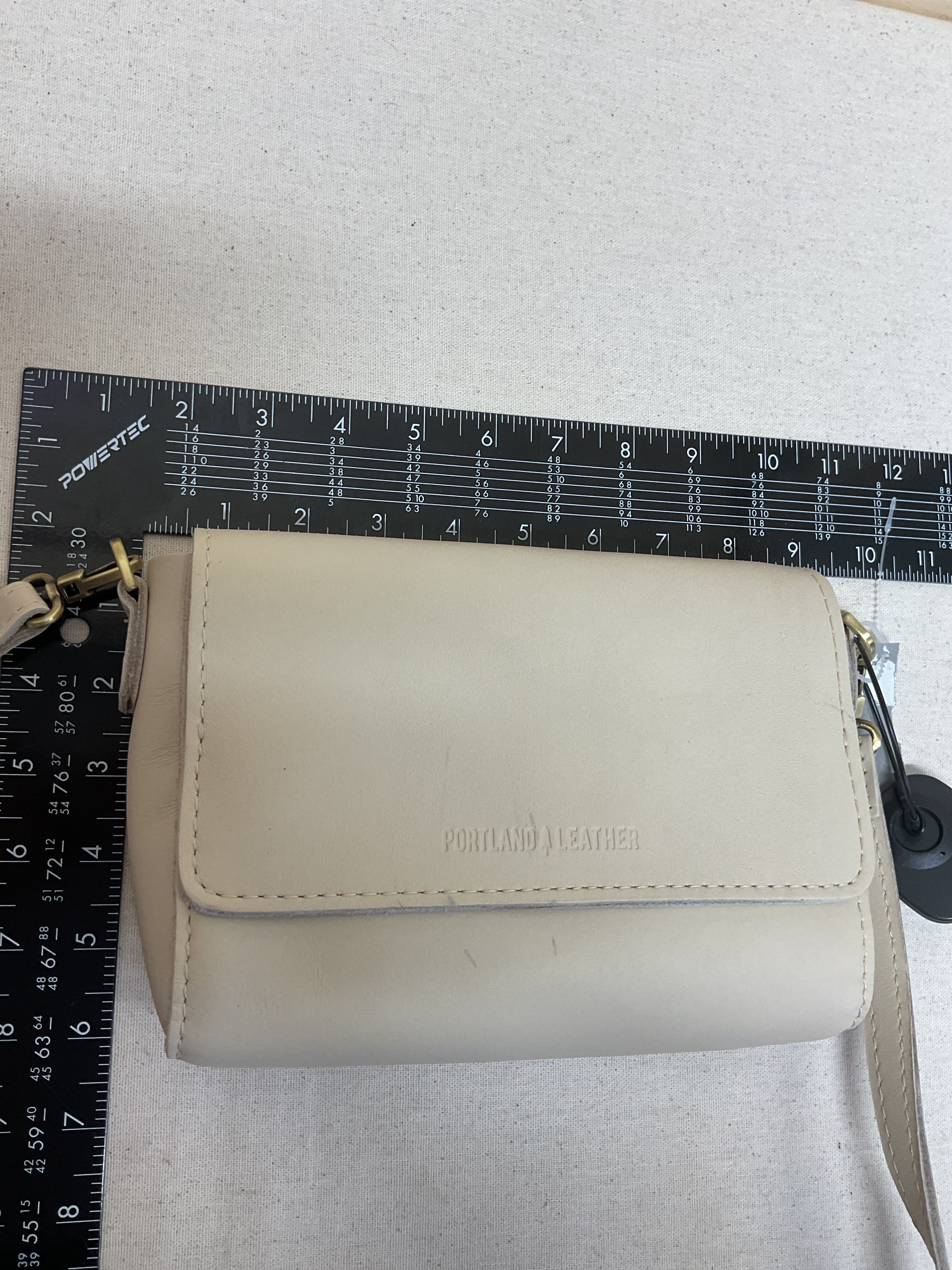 Crossbody Leather By Cma In Cream, Size:Small