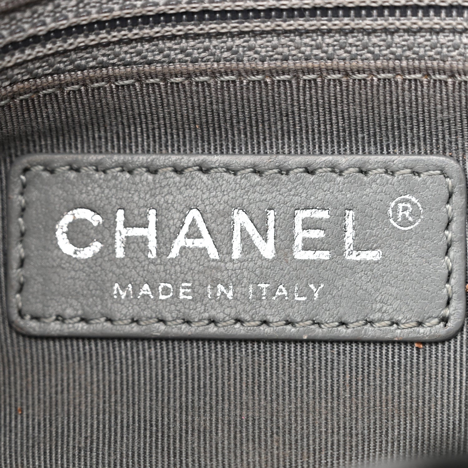 Caviar Quilted Medium Elastic Flap Black