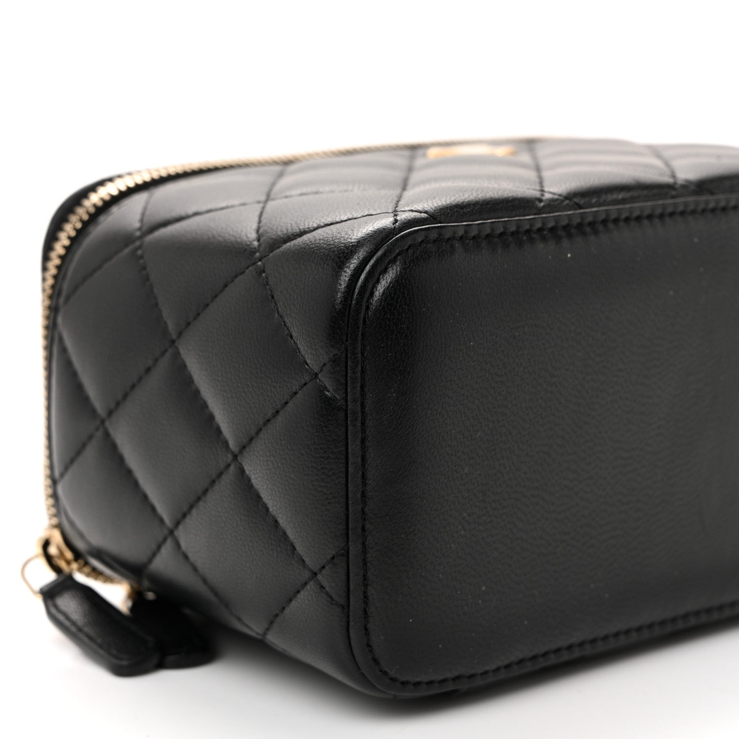 Lambskin Quilted Pearl Crush Small Vanity Case With Chain Black