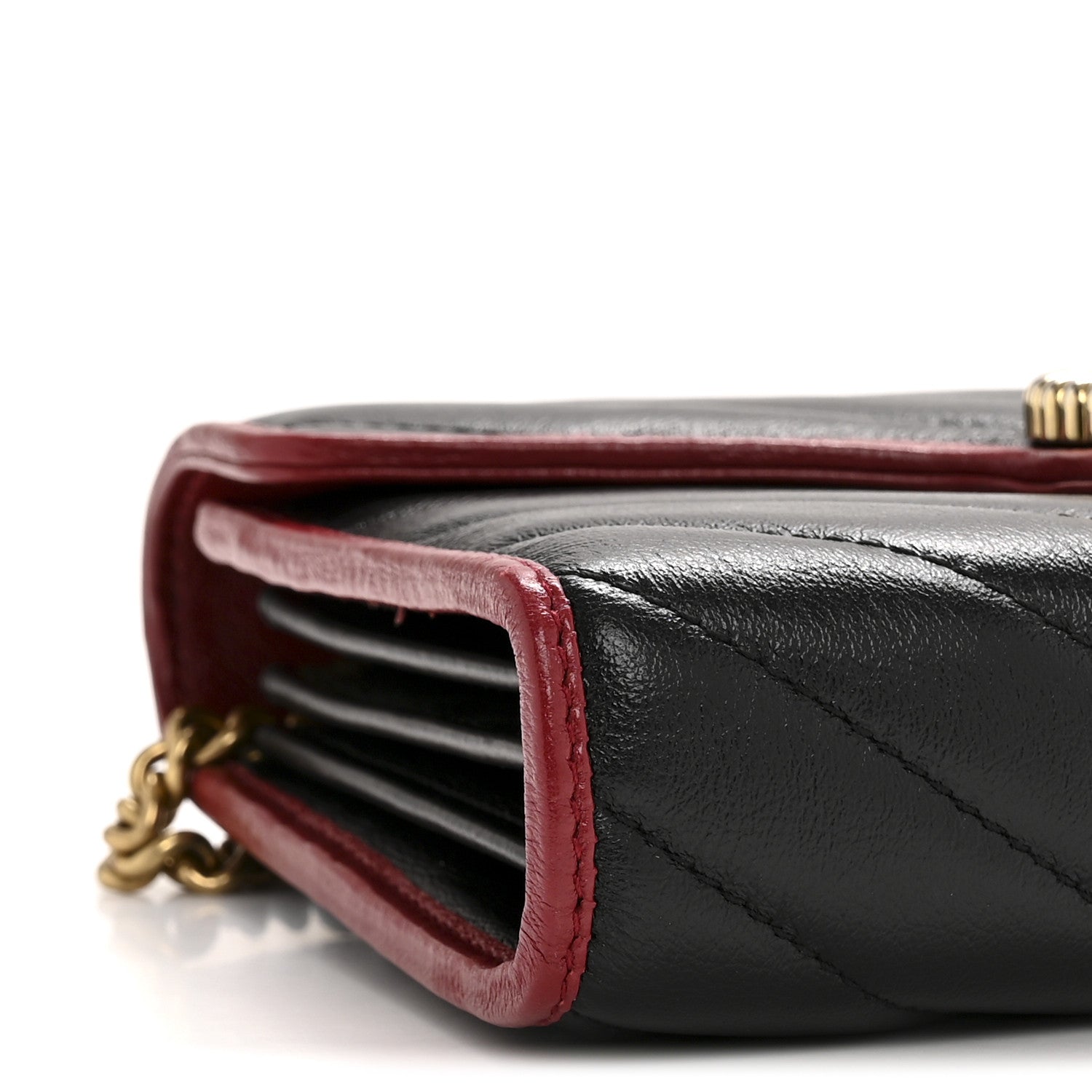 Vintage Effect Calfskin Matelasse Diagonal Torchon GG Marmont Chain Wallet Black Romantic Cherry