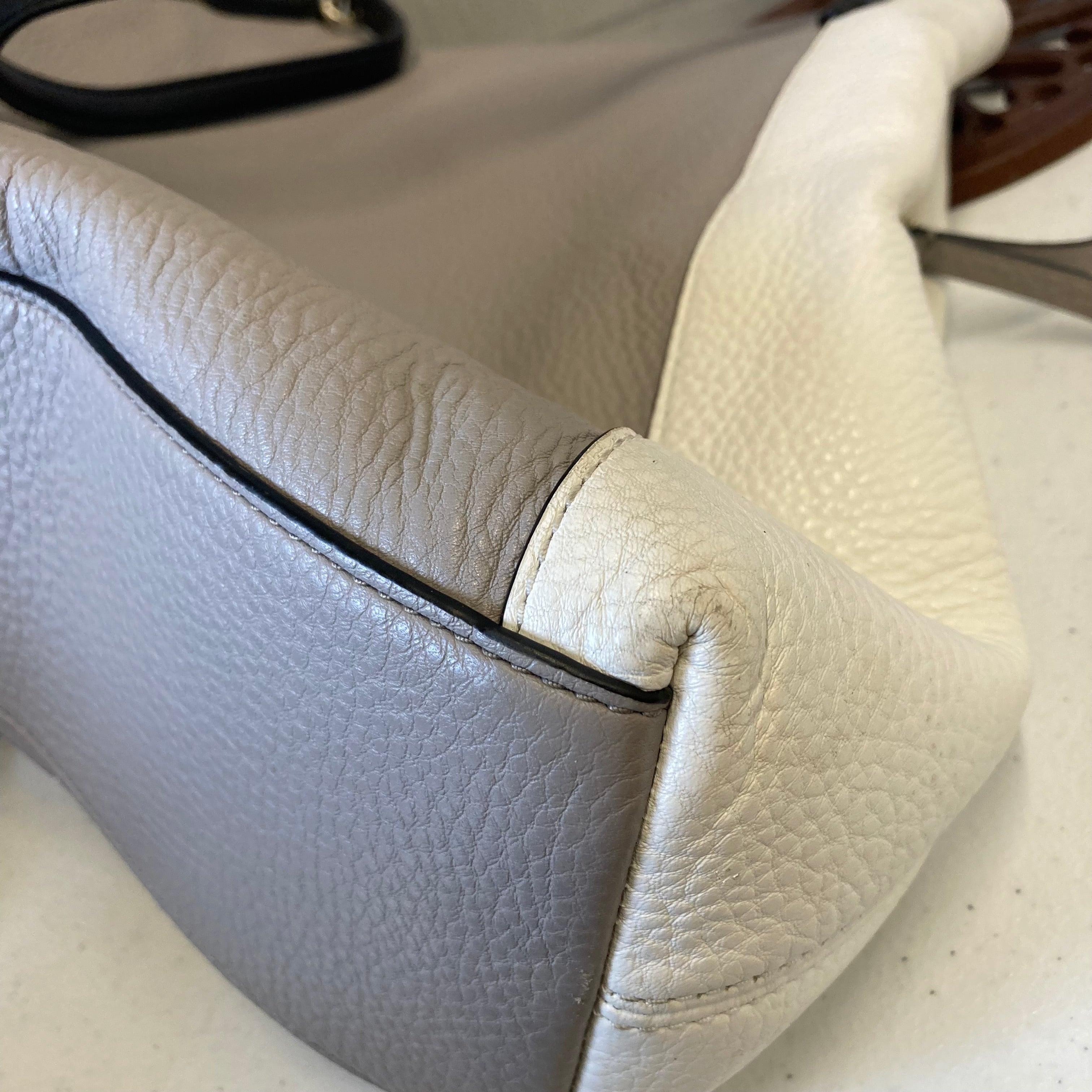 Handbag Designer By Kate Spade In Grey & White, Size:Medium
