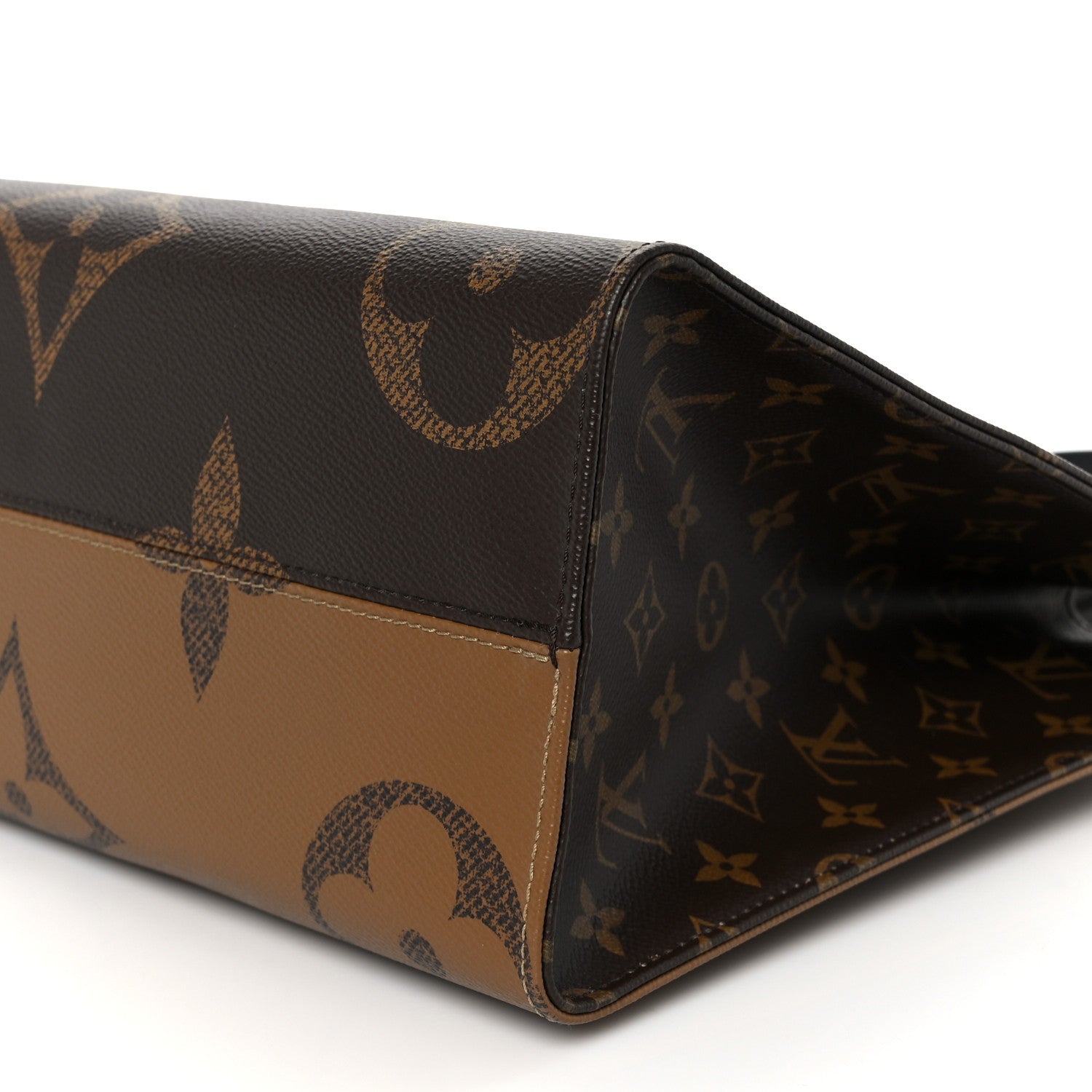 Reverse Monogram Giant Onthego MM