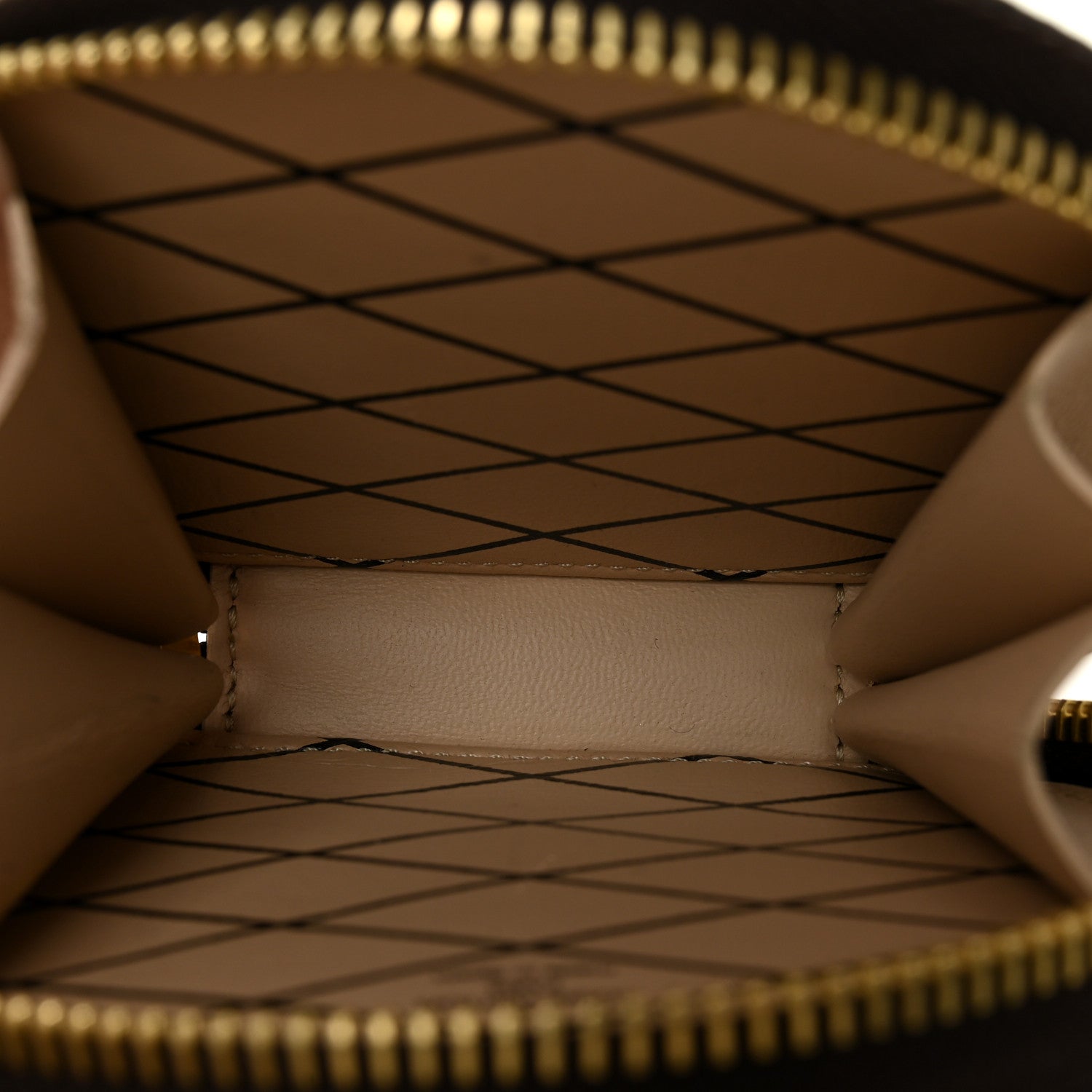 Calfskin Catogram Micro Boite Chapeau Marron