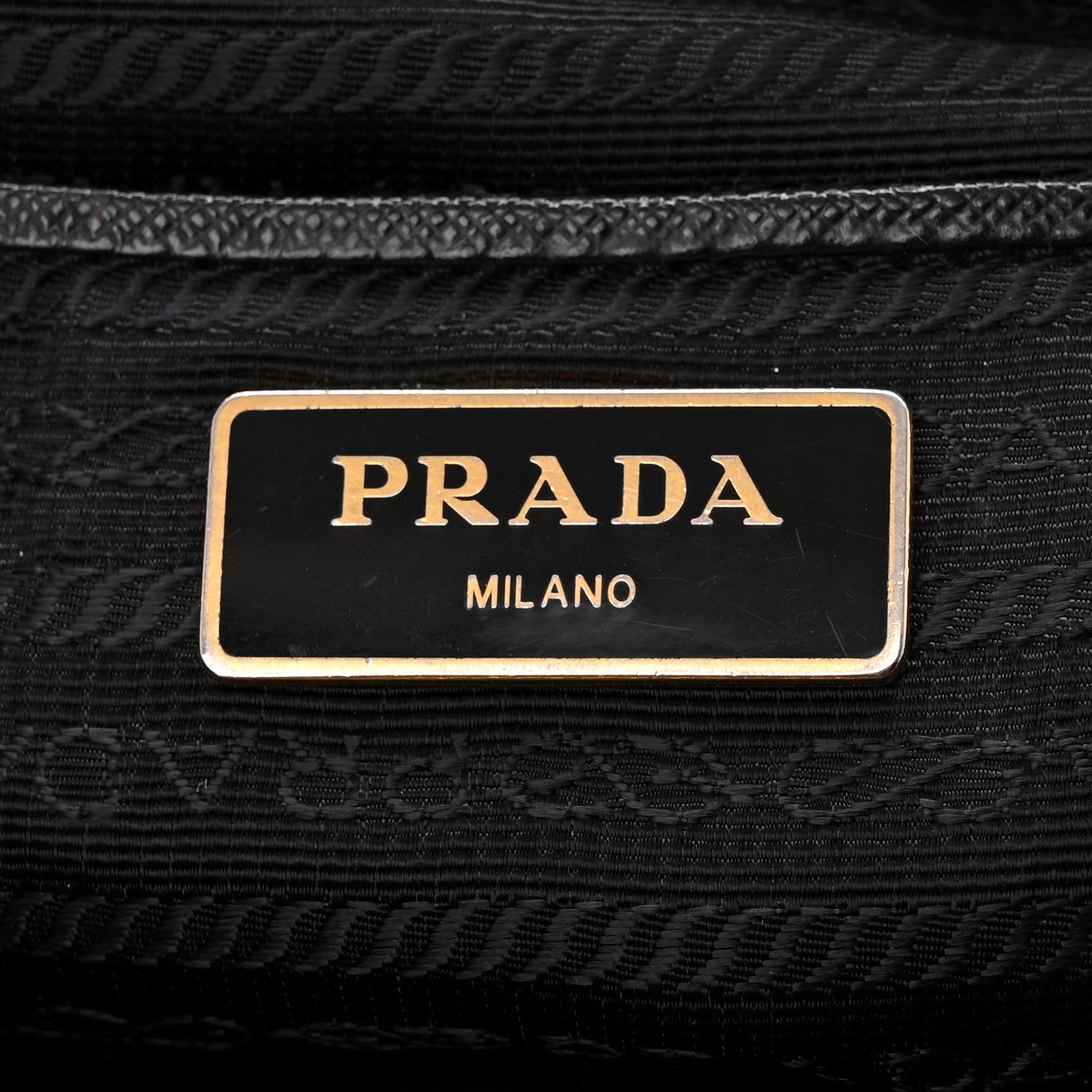 Saffiano Medium Galleria Double Zip Tote Black