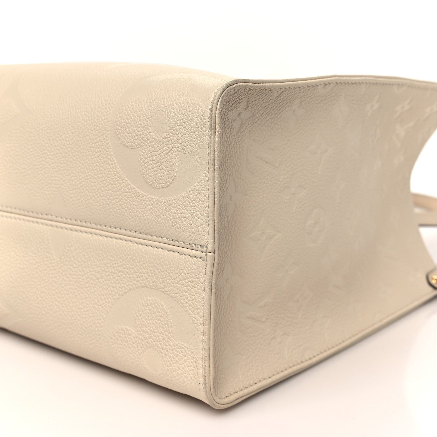 Empreinte Monogram Giant Onthego MM Creme