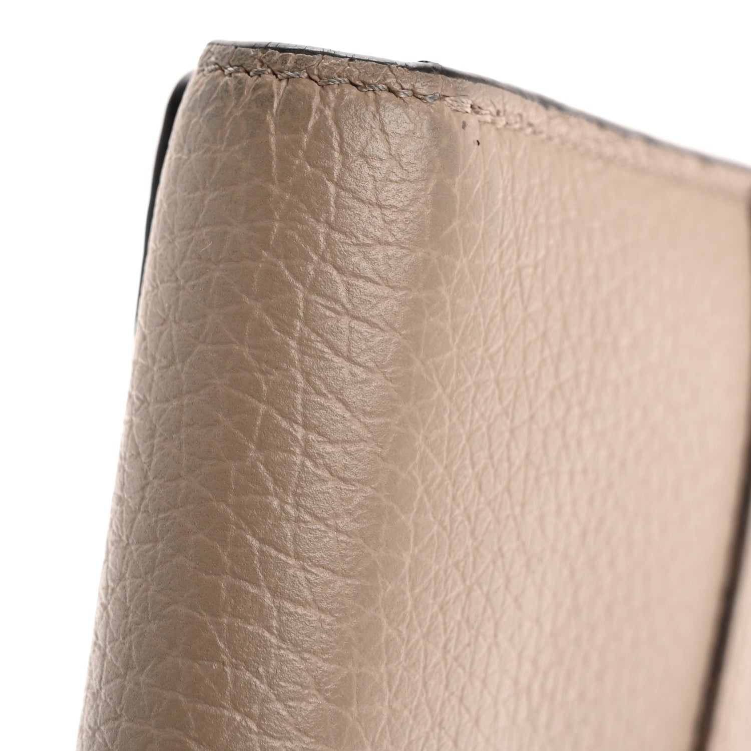 Taurillon Capucines Wallet Galet