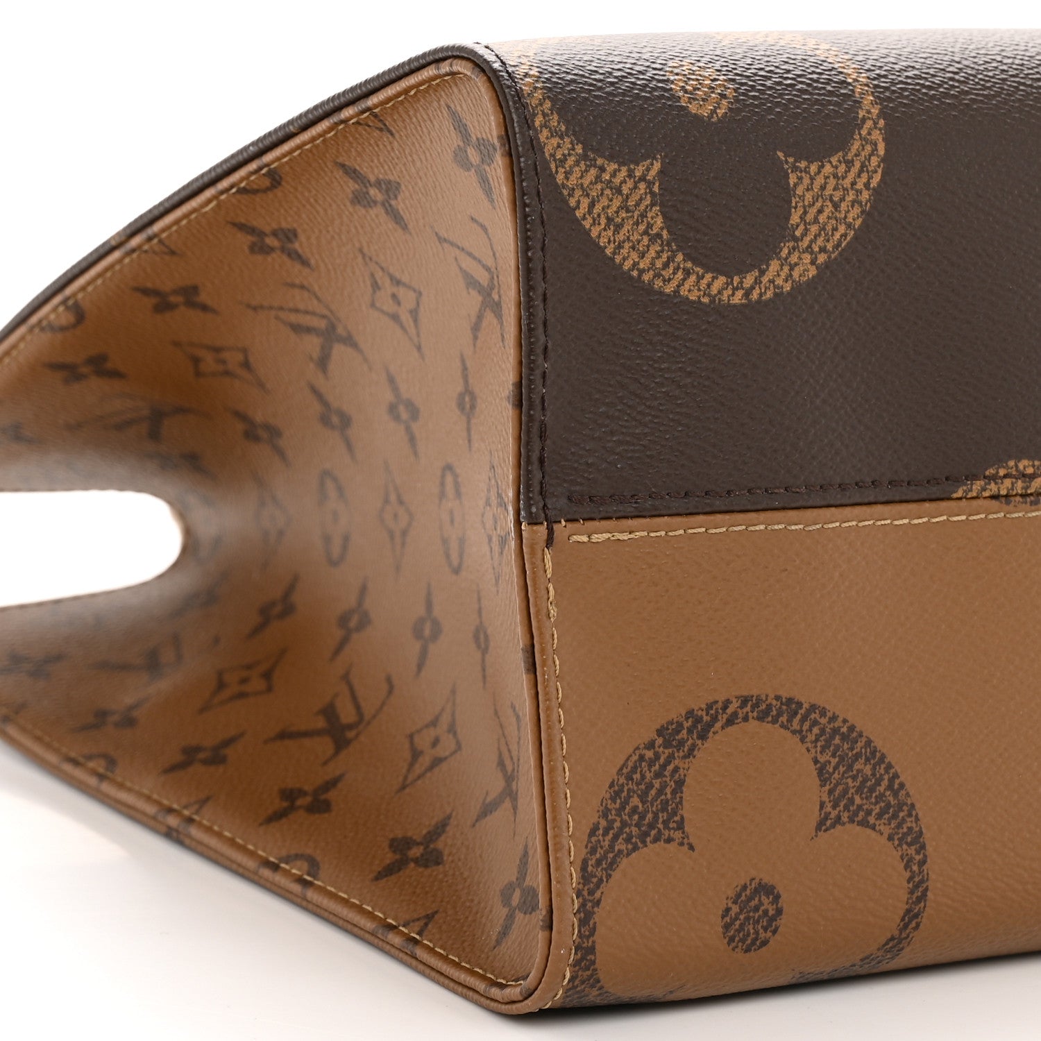 Reverse Monogram Giant Onthego MM