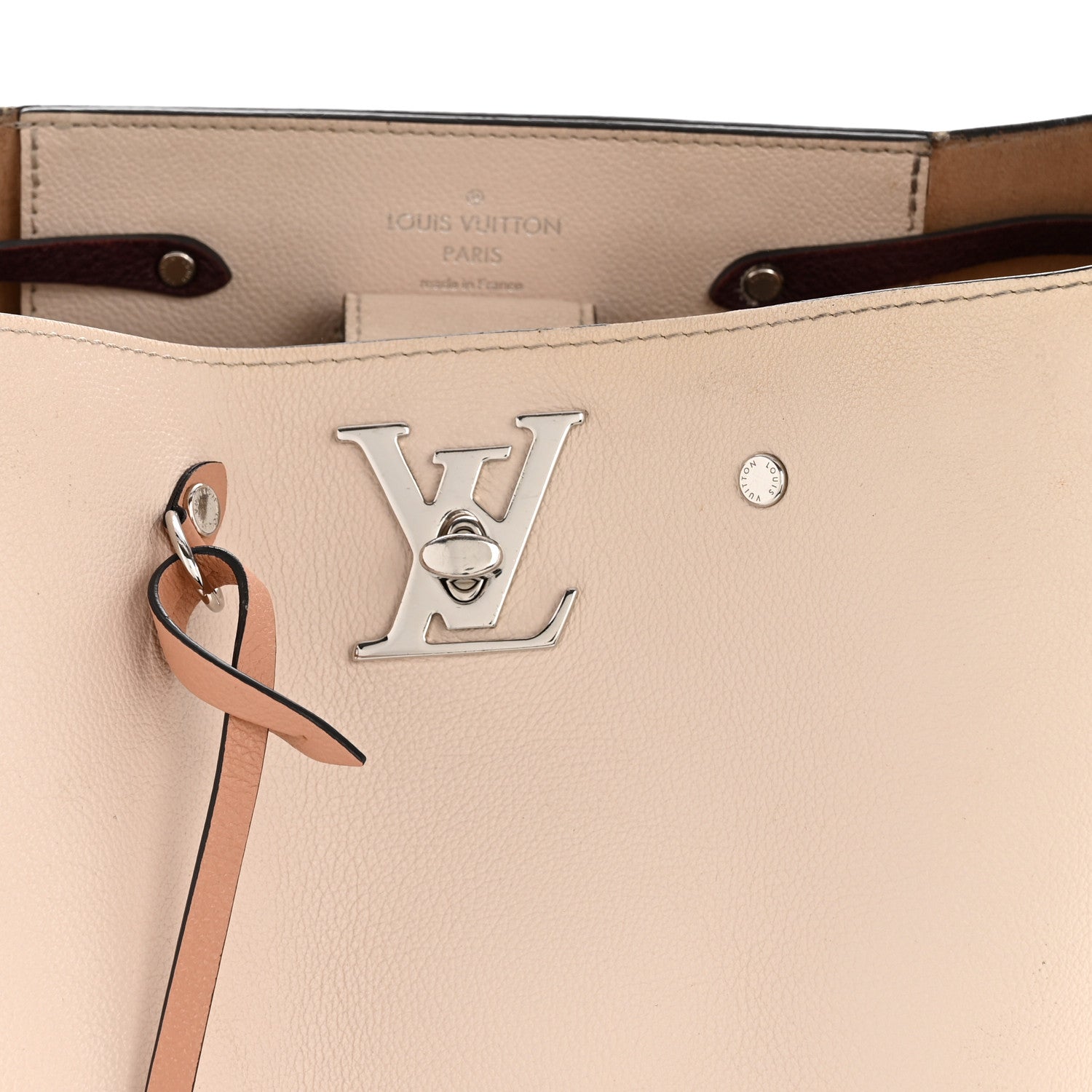Calfskin Lockme Bucket Soie Quartz Calla