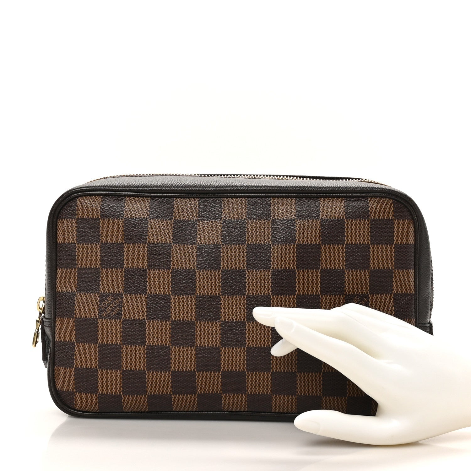 Damier Ebene Trousse Toilette 28