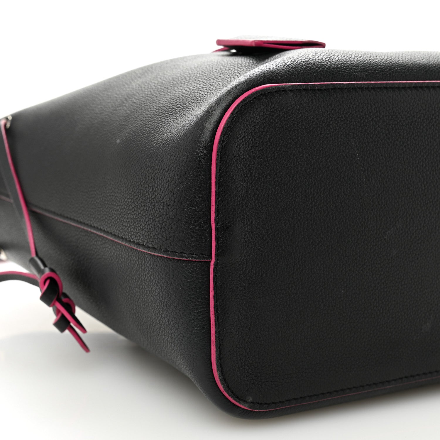 Calfskin Lockme Bucket Black