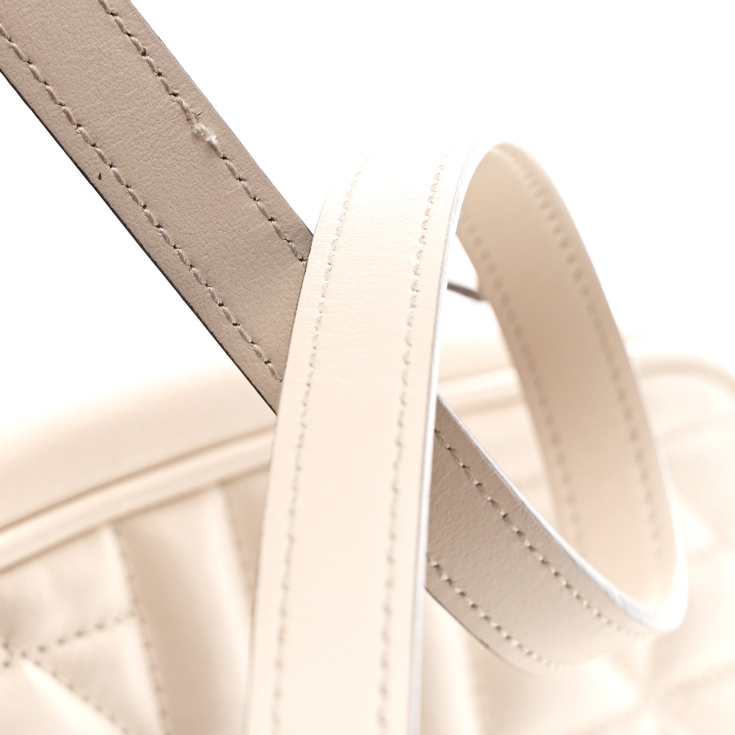 Calfskin Matelasse Aria Small GG Marmont Chain Shoulder Bag Mystic White