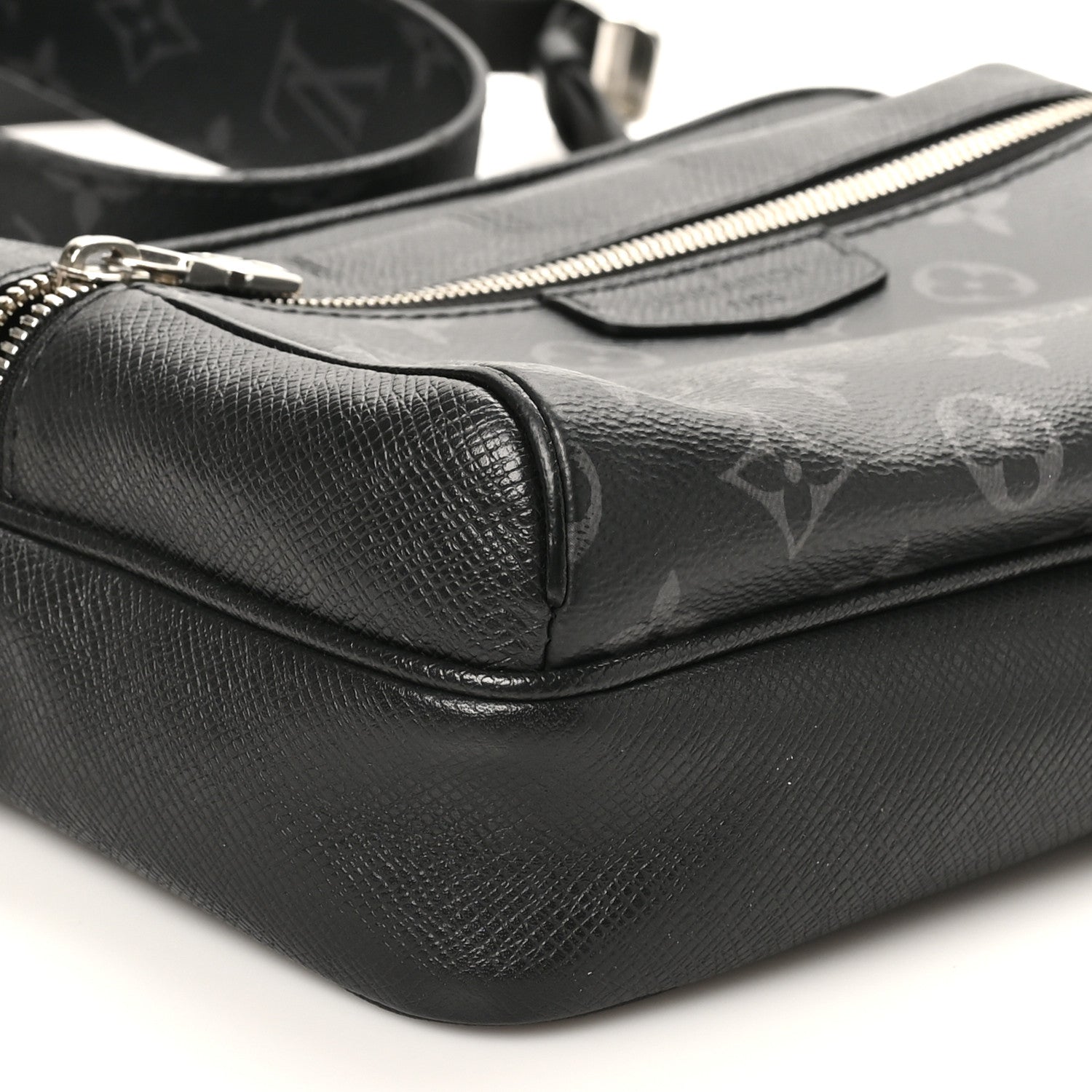 Taiga Monogram Eclipse Outdoor Messenger Black