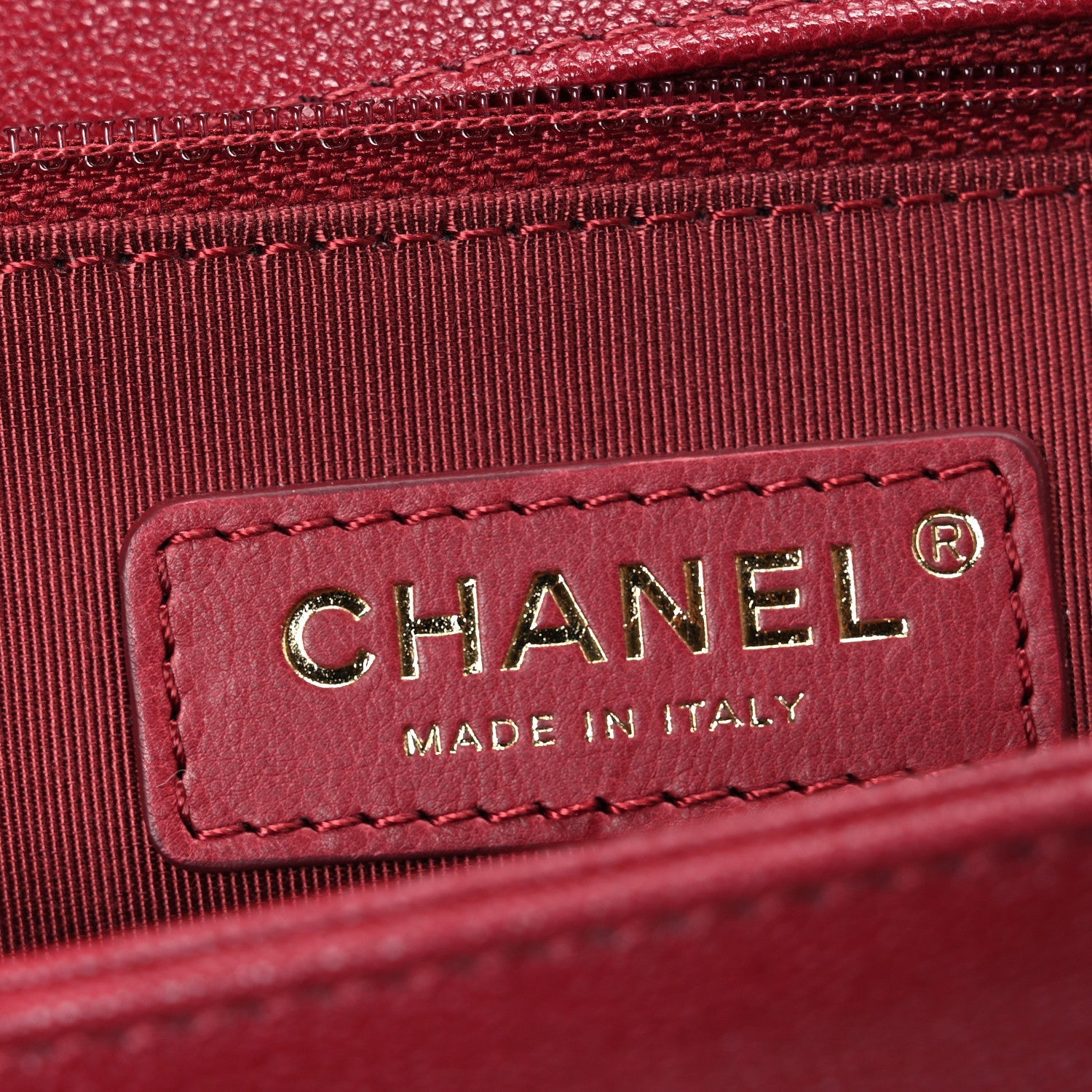 Caviar Chevron Quilted New Medium Boy Flap Red