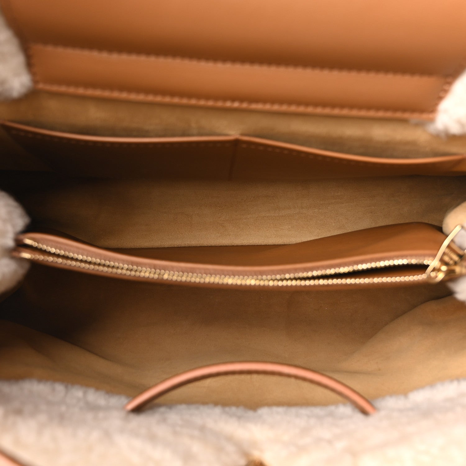 Suede Calfskin Shearling Capucines GM Souple Beige