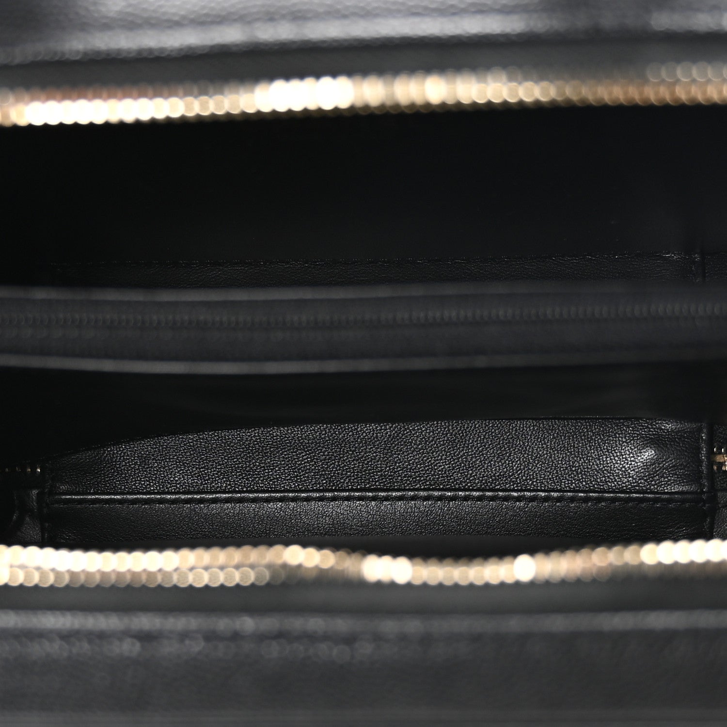 Caviar Quilted Medium CC Filigree Vanity Case Black