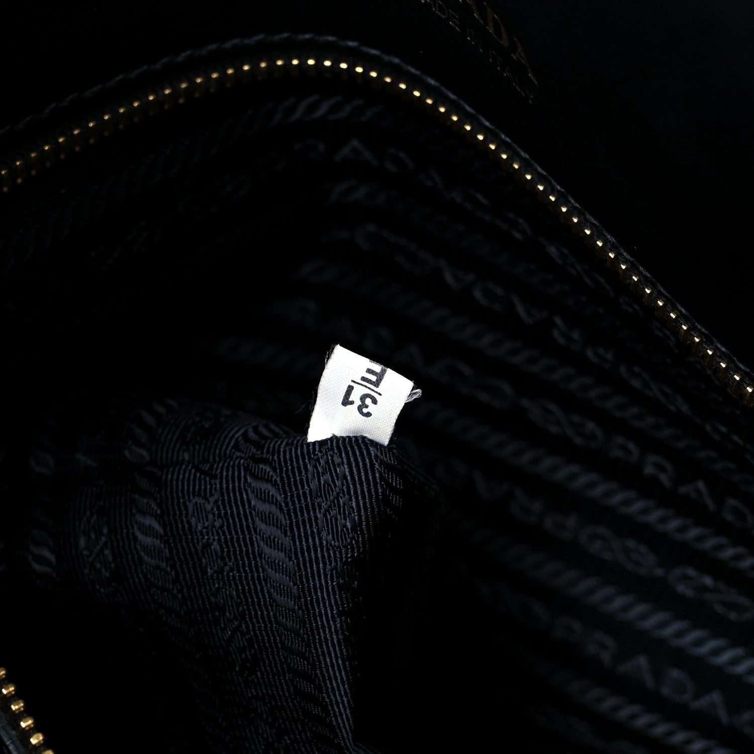City Calfskin Medium Bibliothèque Tote Black