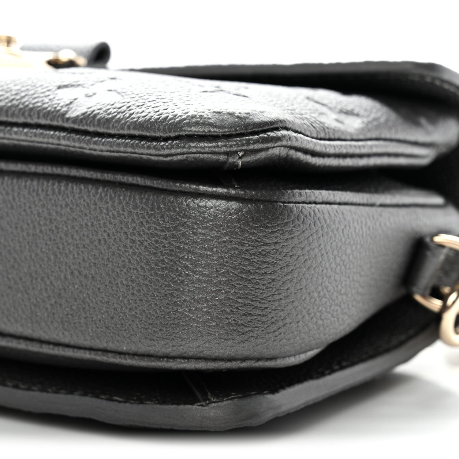 Shimmery Empreinte LV Ski Pochette Metis East West Gun Metal