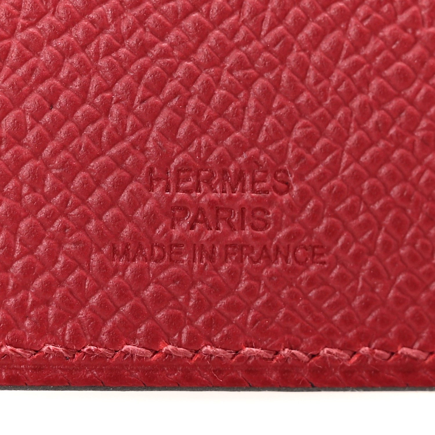 Epsom Tarmac Dot PM Passport Holder Rouge Grenat