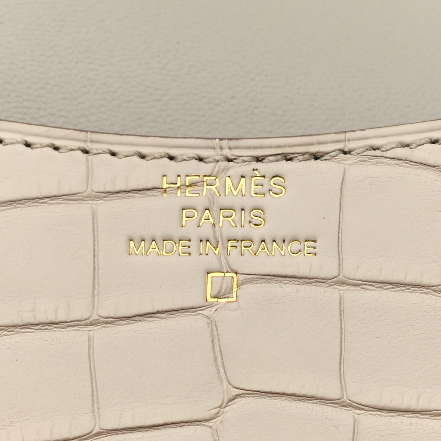 Matte Alligator Constance Slim Wallet Beton