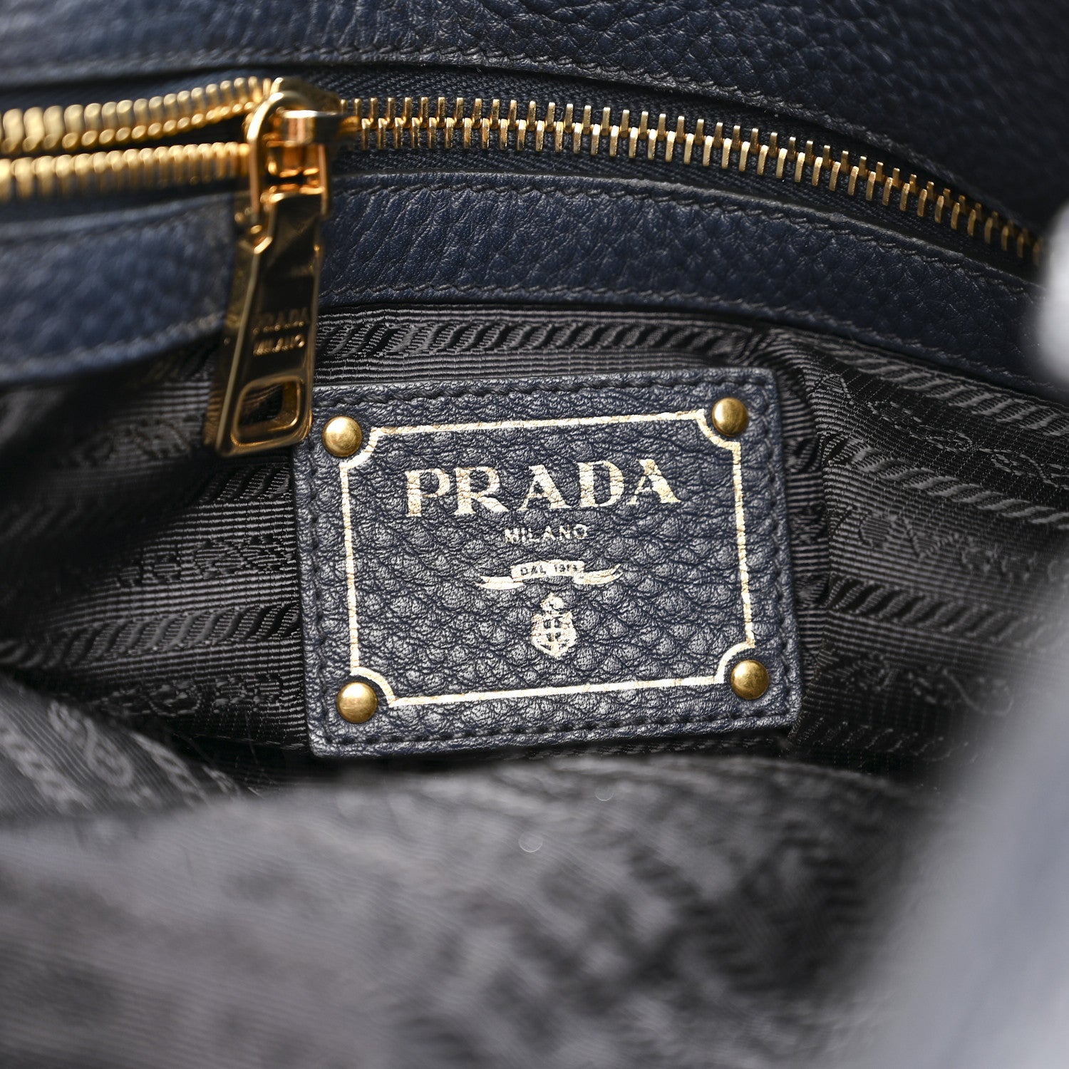 Vitello Phenix Embossed Logo Hobo Baltico