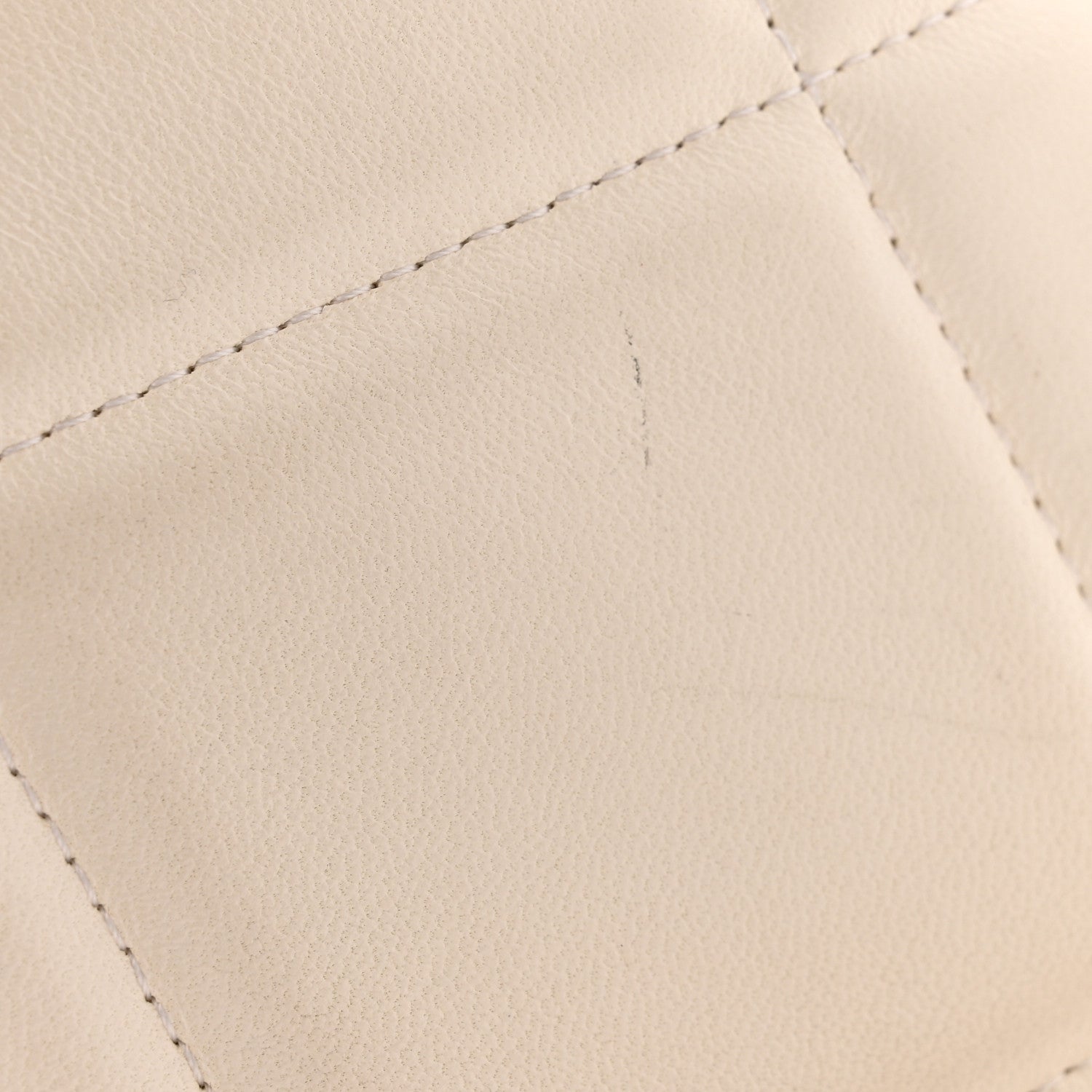 Lambskin Quilted Chanel 19 Round Clutch With Chain White