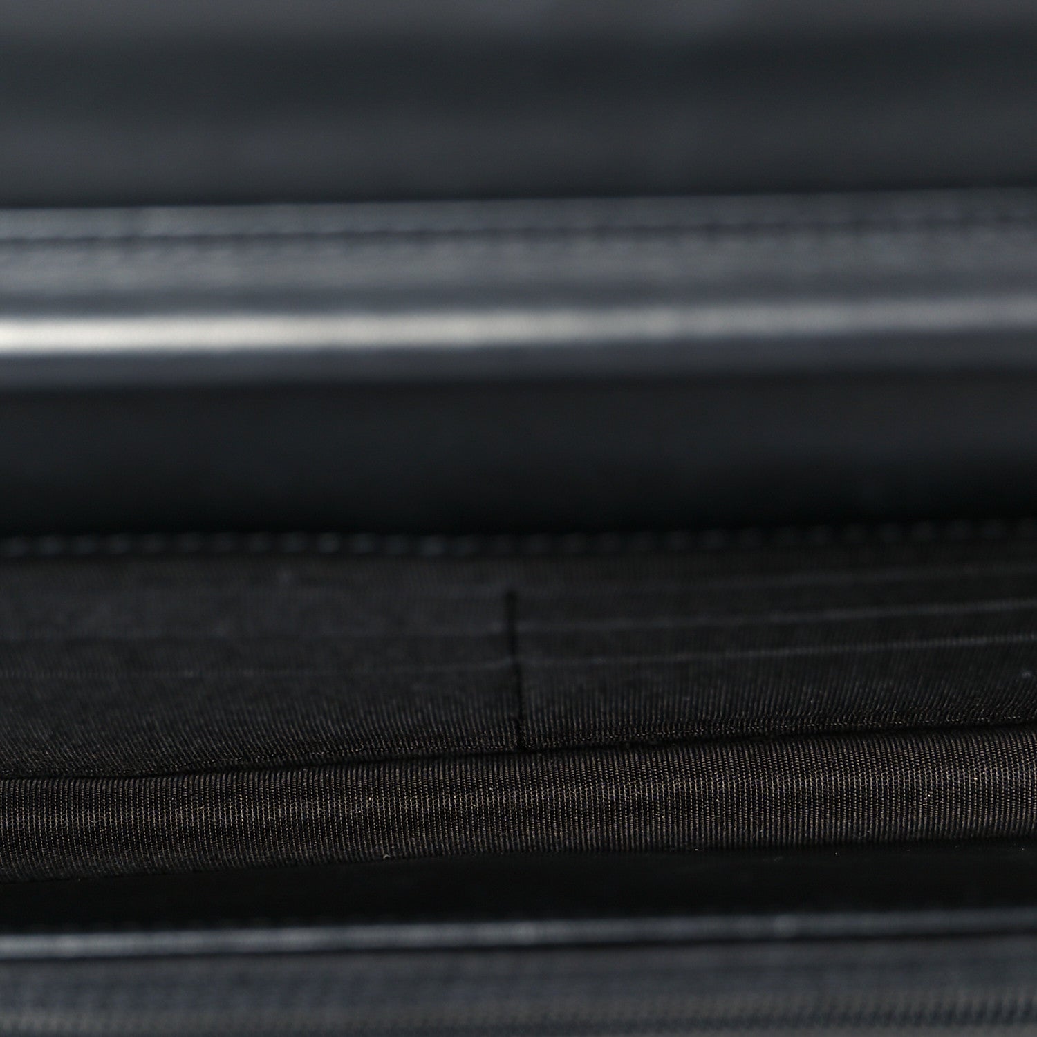 Calfskin Chain 20s Signe Wallet on Chain WOC Black