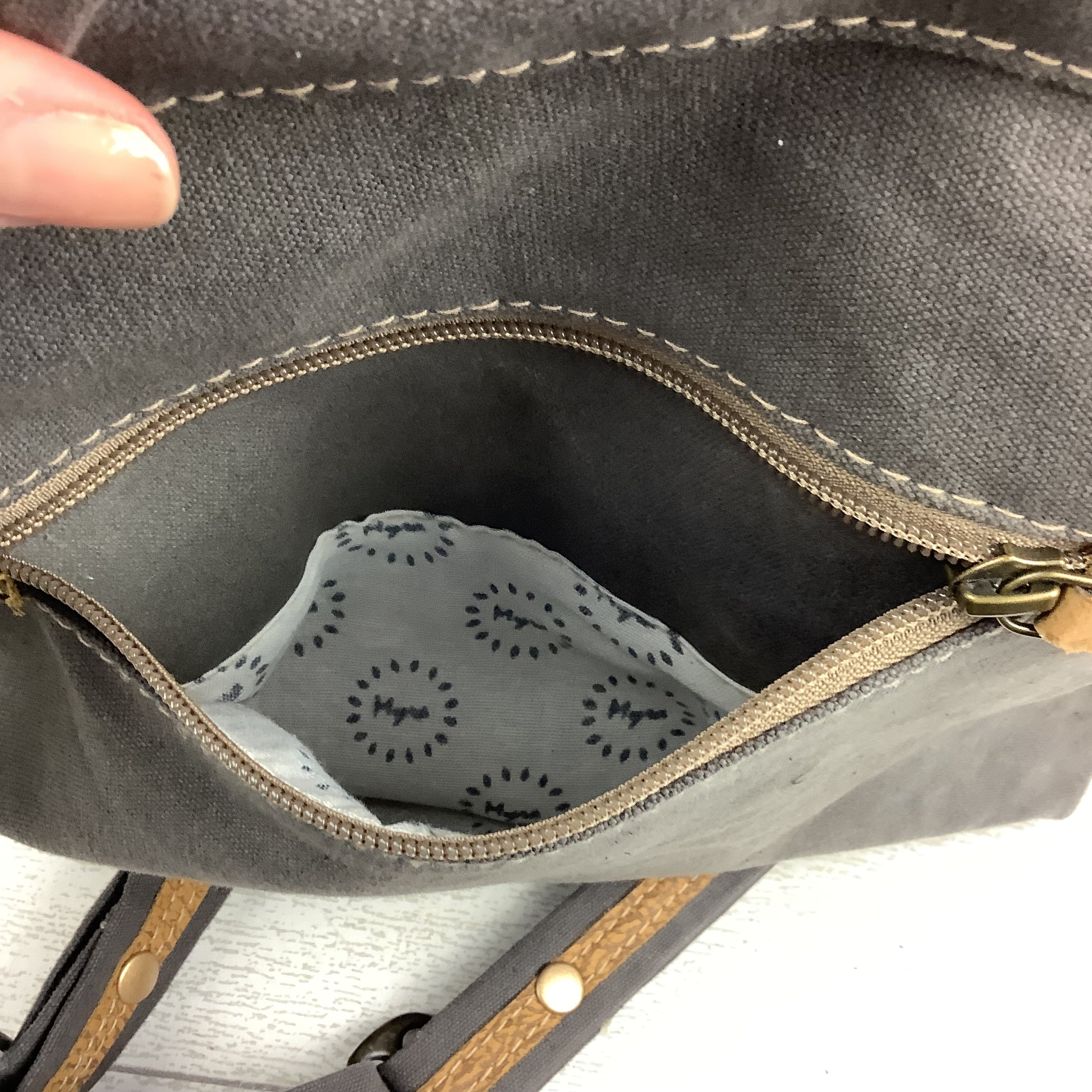 Backpack Leather By Myra, Size: Medium