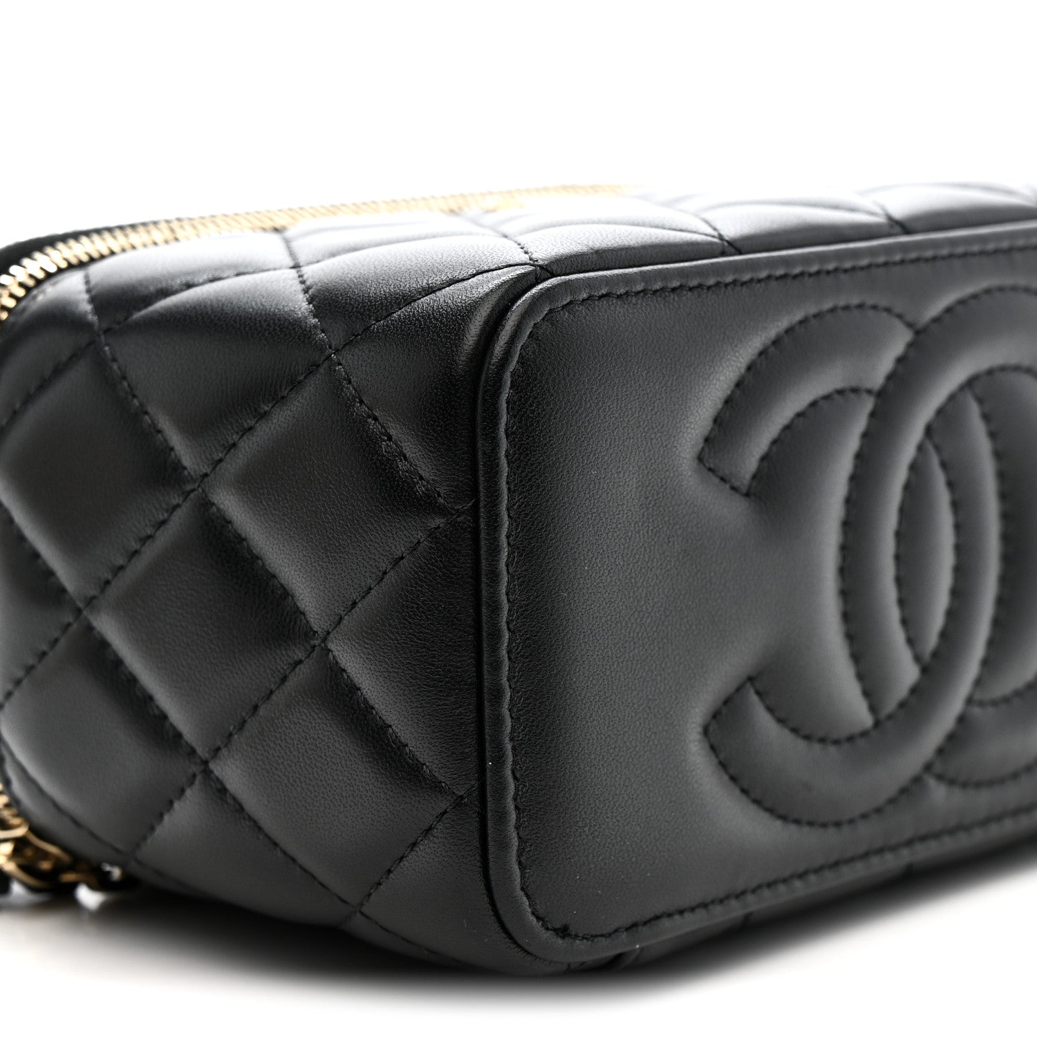 Lambskin Quilted Pearl Crush Small Vanity Case With Chain Black