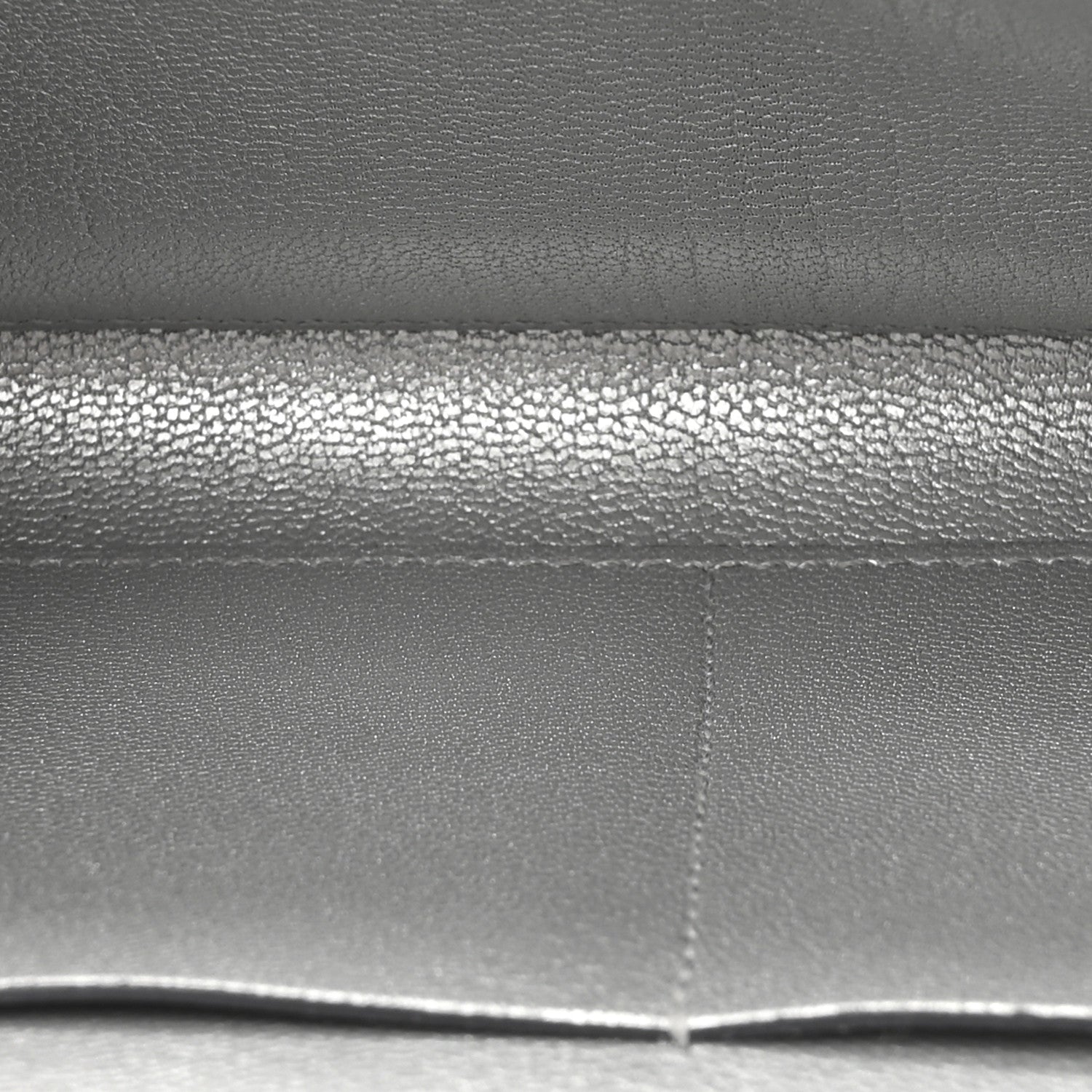 Metallic Chevre Chamkilight Kelly Wallet To Go Argent