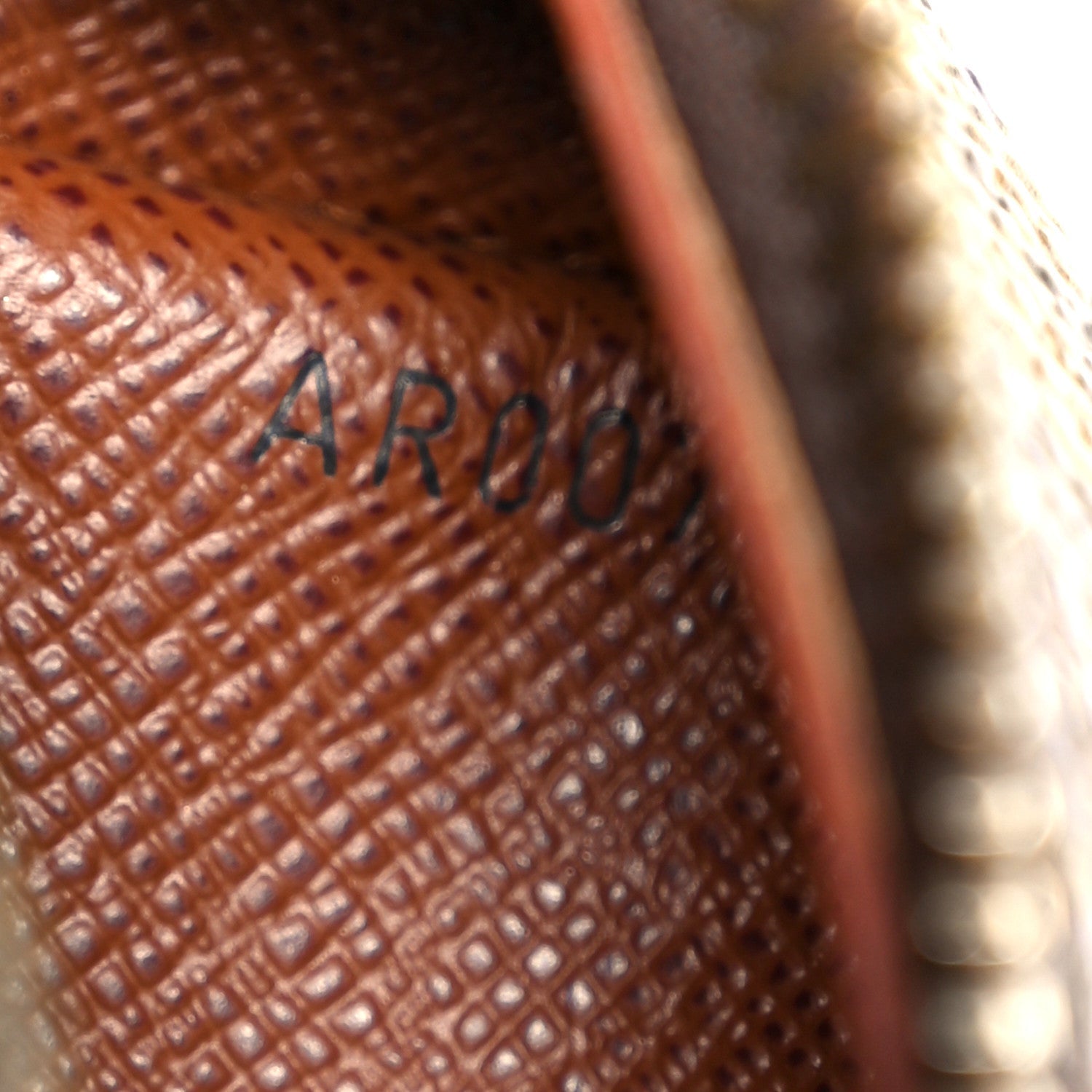 Monogram Nil 28