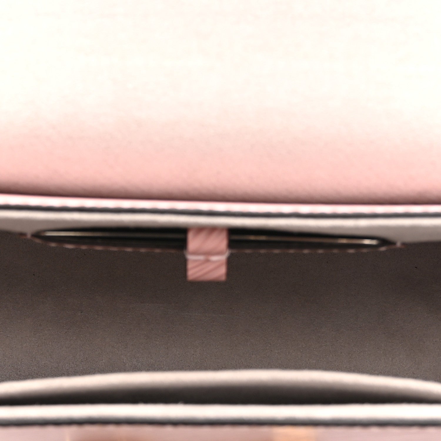 Epi Couture’s Flower Twist Shoulder Bag MM Rose Ballerine