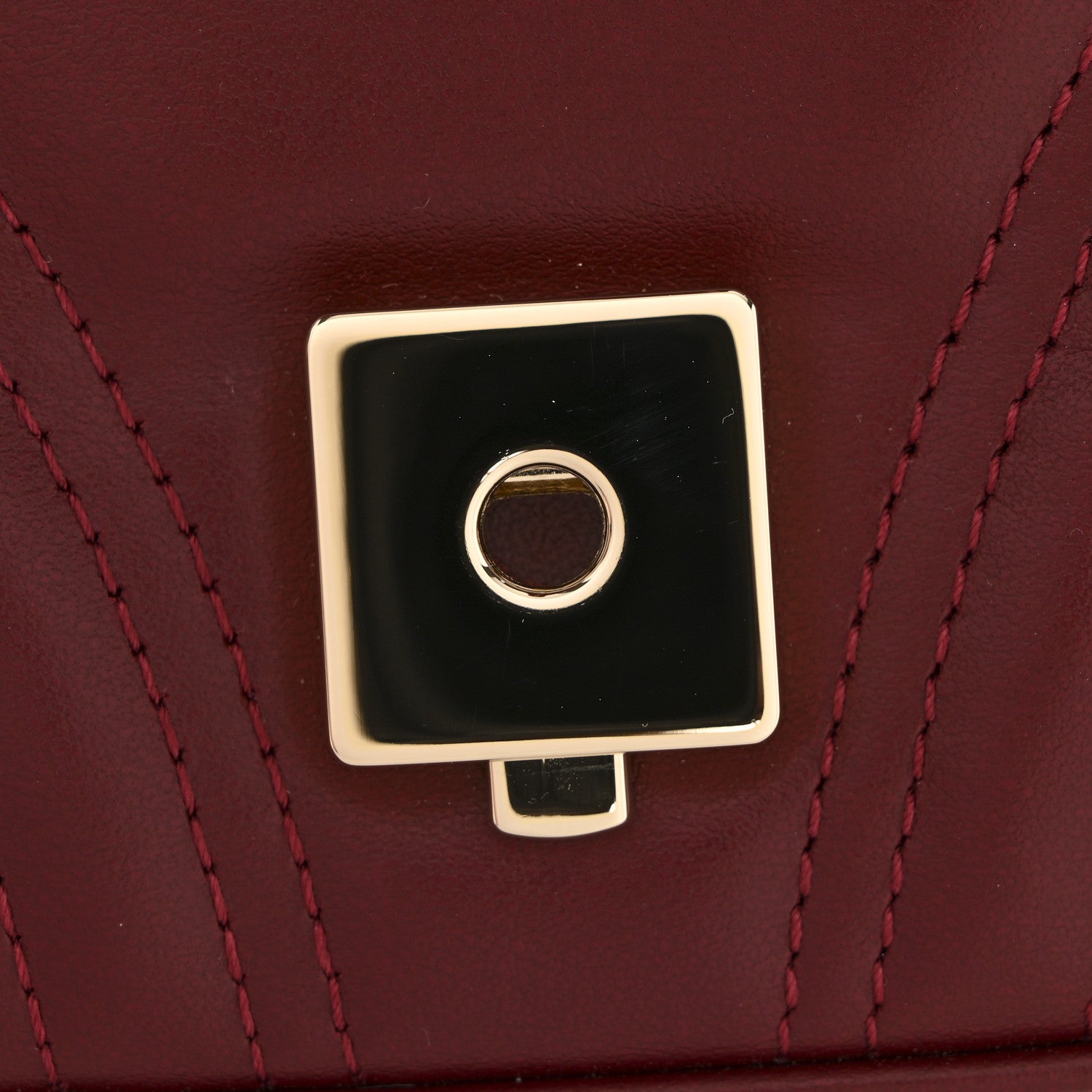 Calfskin Matelasse Medium GG Marmont Shoulder Bag Rosso Ancora Red