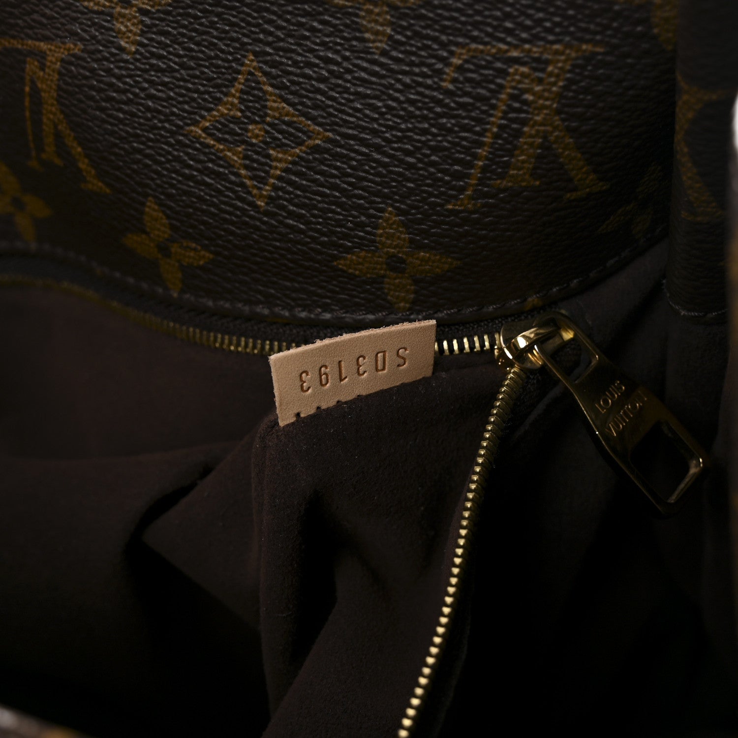 Monogram Metis