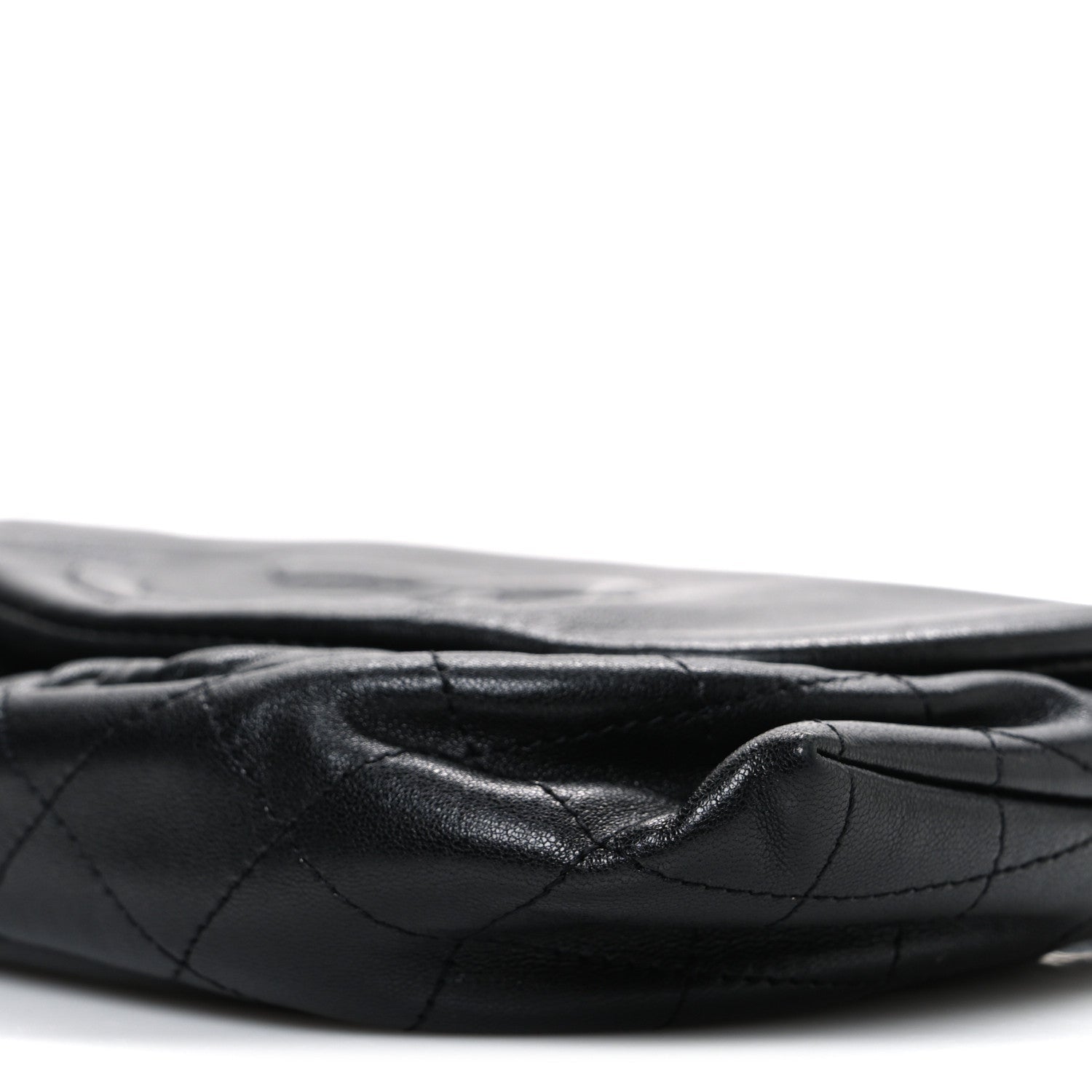 Lambskin Half Moon Wallet On Chain WOC Black