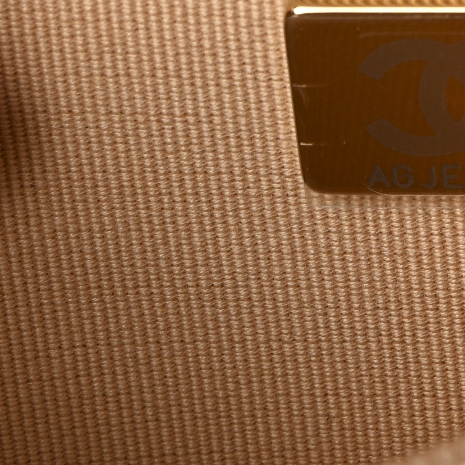 Caviar Quilted Wallet on Chain WOC Beige