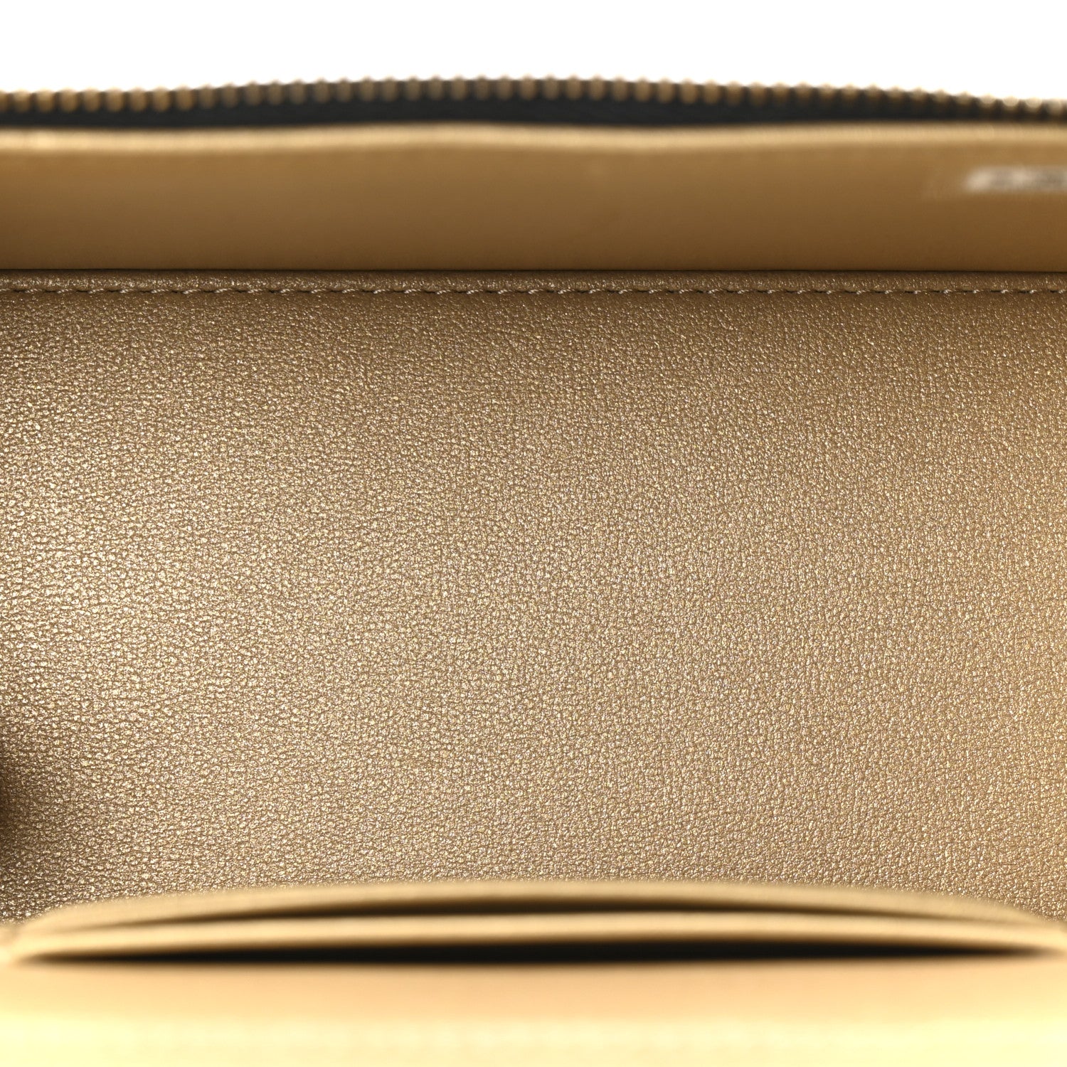 Lambskin Quilted Small Pearl Crush Vanity Case With Chain Black
