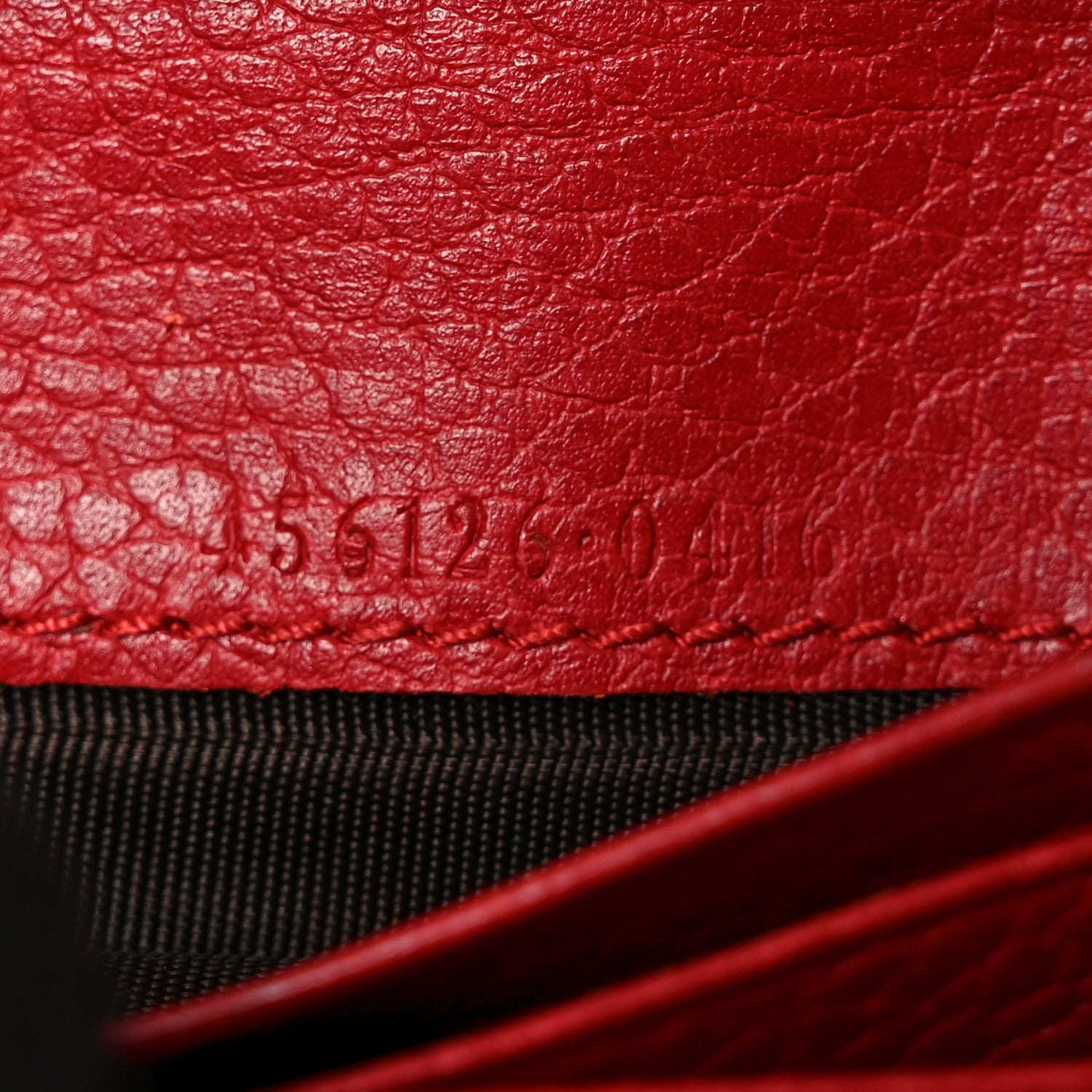 Pebbled Calfskin GG Marmont Card Case Hibiscus Red