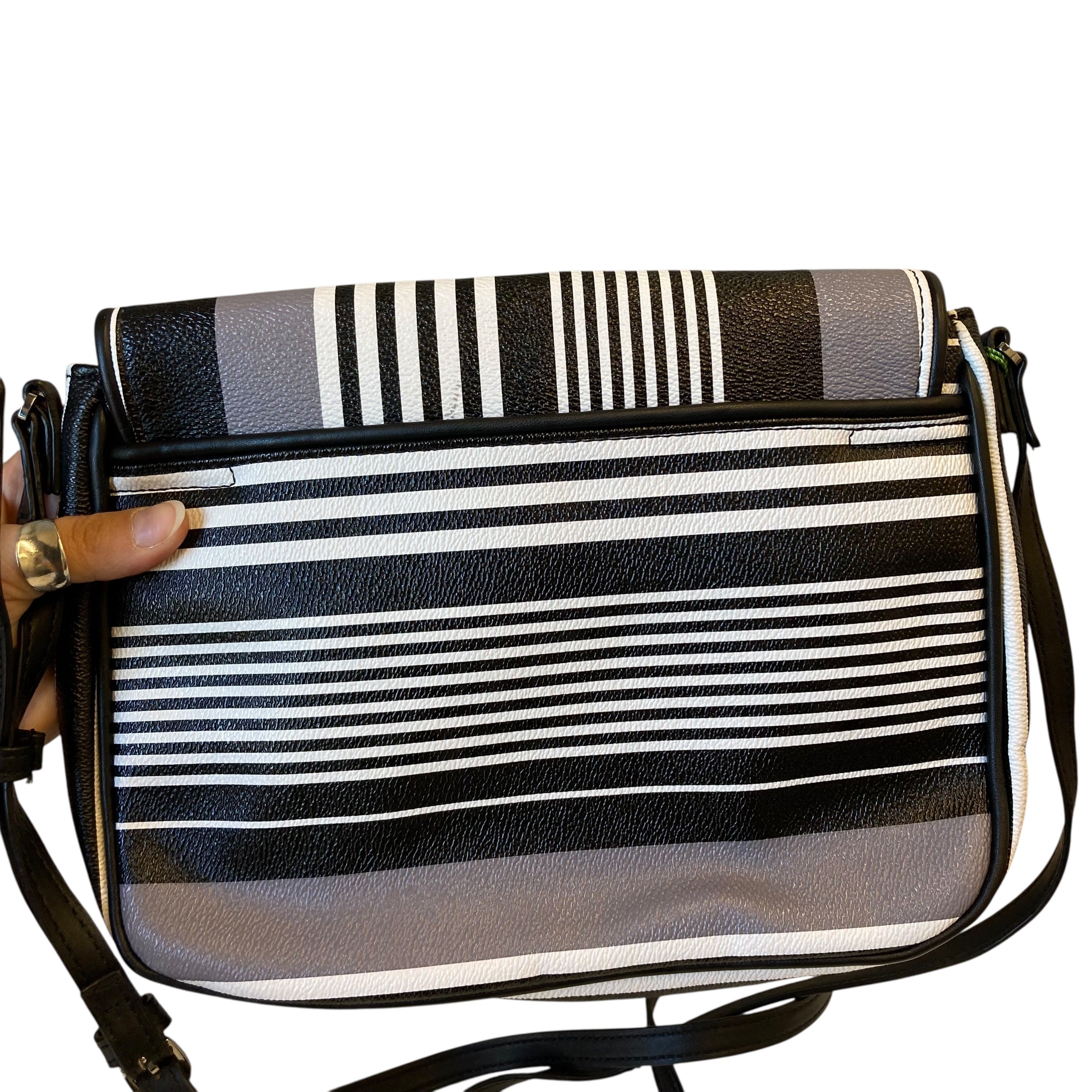Crossbody By Vera Bradley In Striped Pattern, Size:Medium