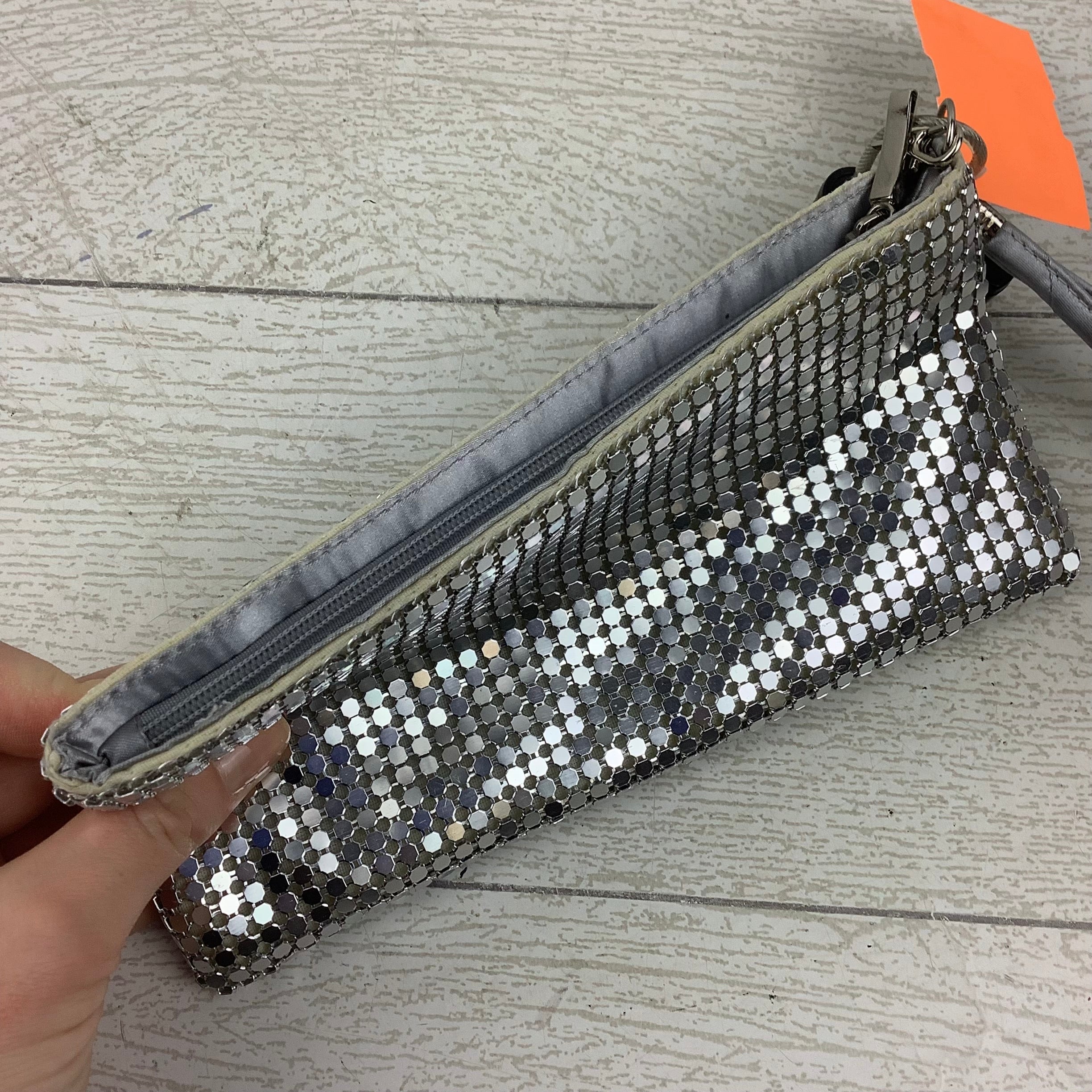 Wristlet By Clothes Mentor, Size: Small