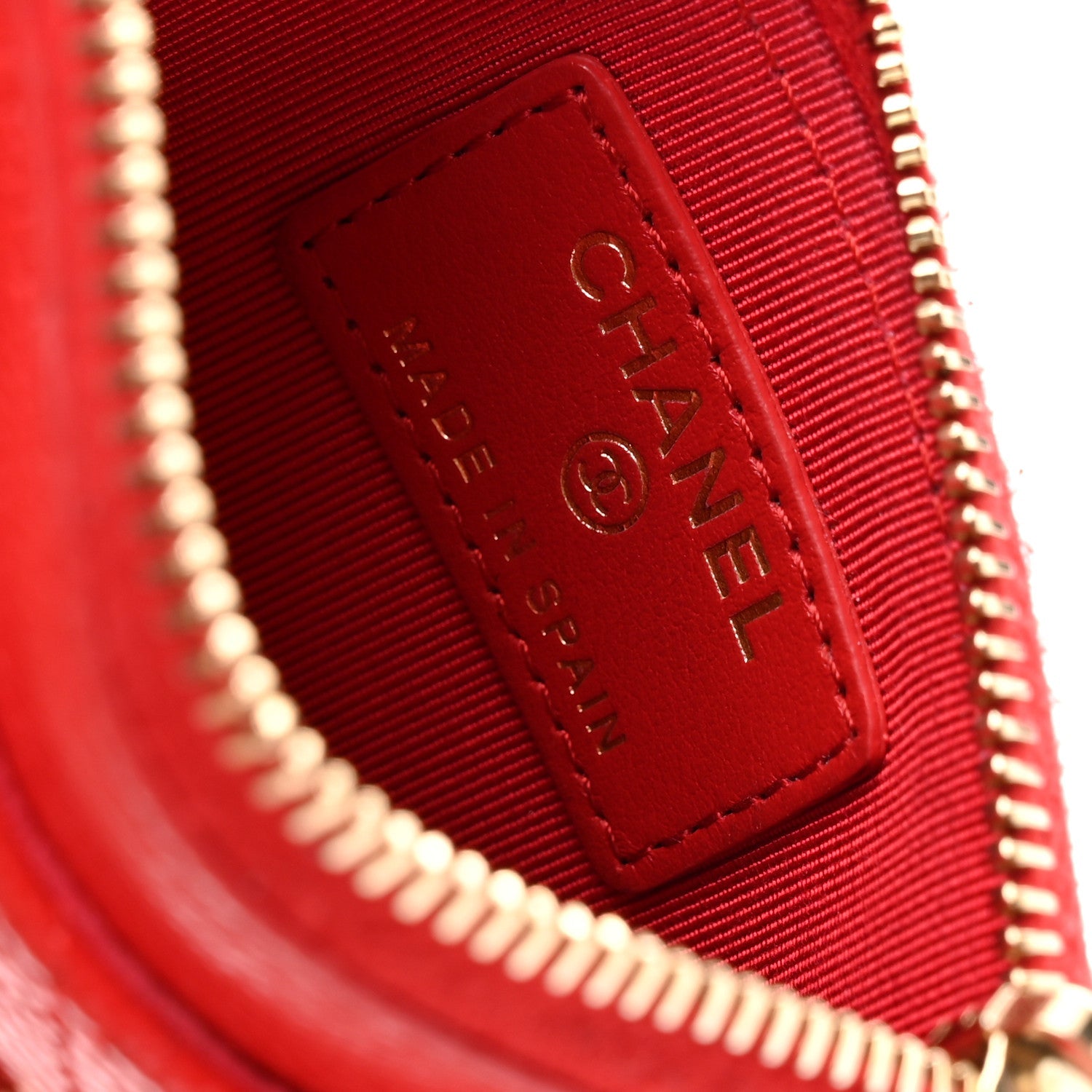Caviar Quilted CC Zip Card Holder Red