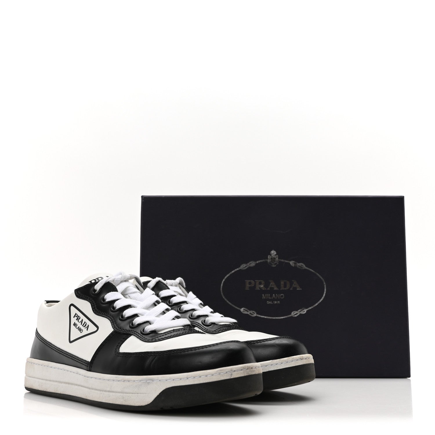 Spazzolato Rois Vitello Soft Triangle Logo Womens Low Top Sneakers 39 White Black