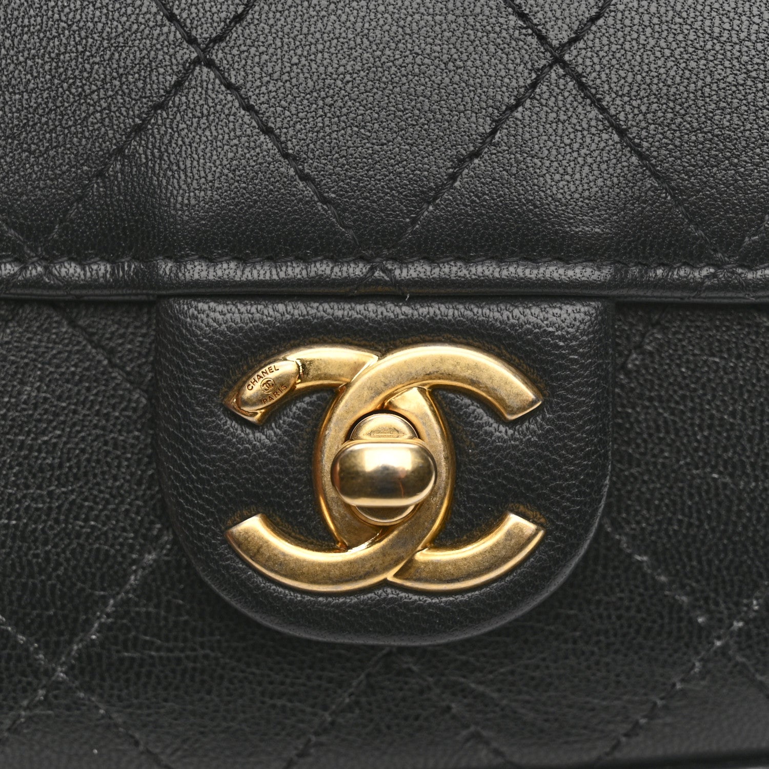 Goatskin Chic Pearls Clutch On Chain Black