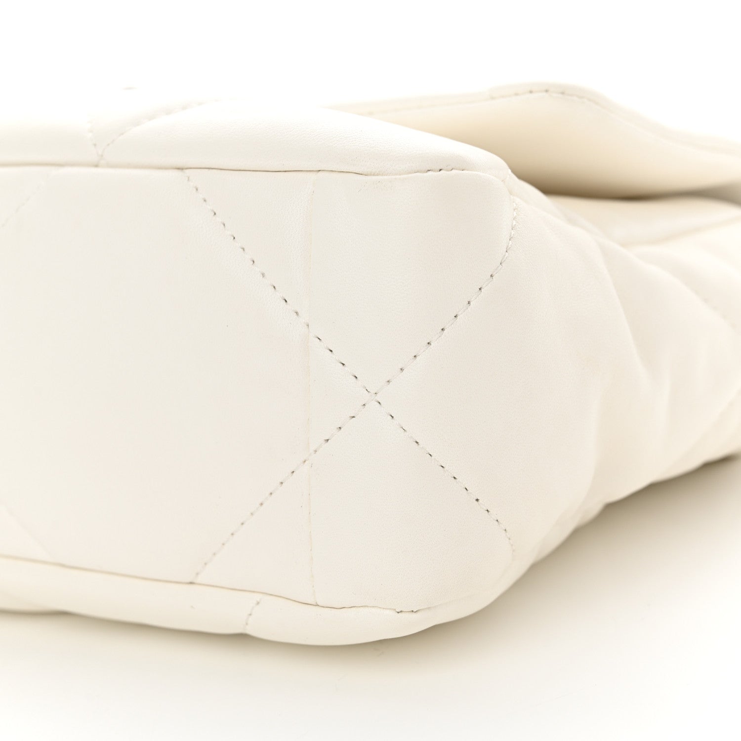 Lambskin Quilted Medium Chanel 19 Flap White